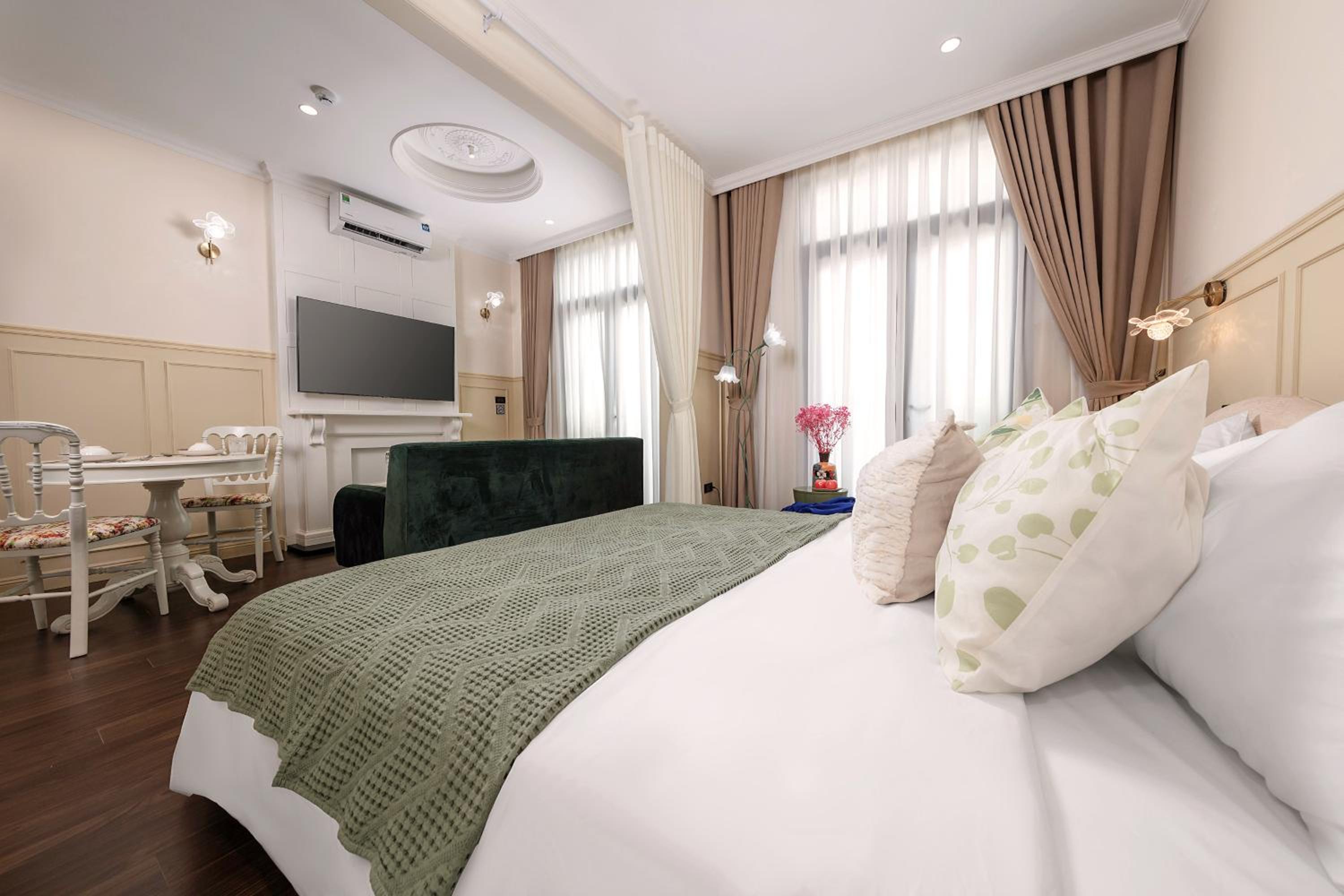High Ser-Apt -Warmly & Spacious- Peaceful- Bathtub- Greenview- Nearly bus stop- 30mins by car to HanoiOldQuater - Vinhomes OceanPark