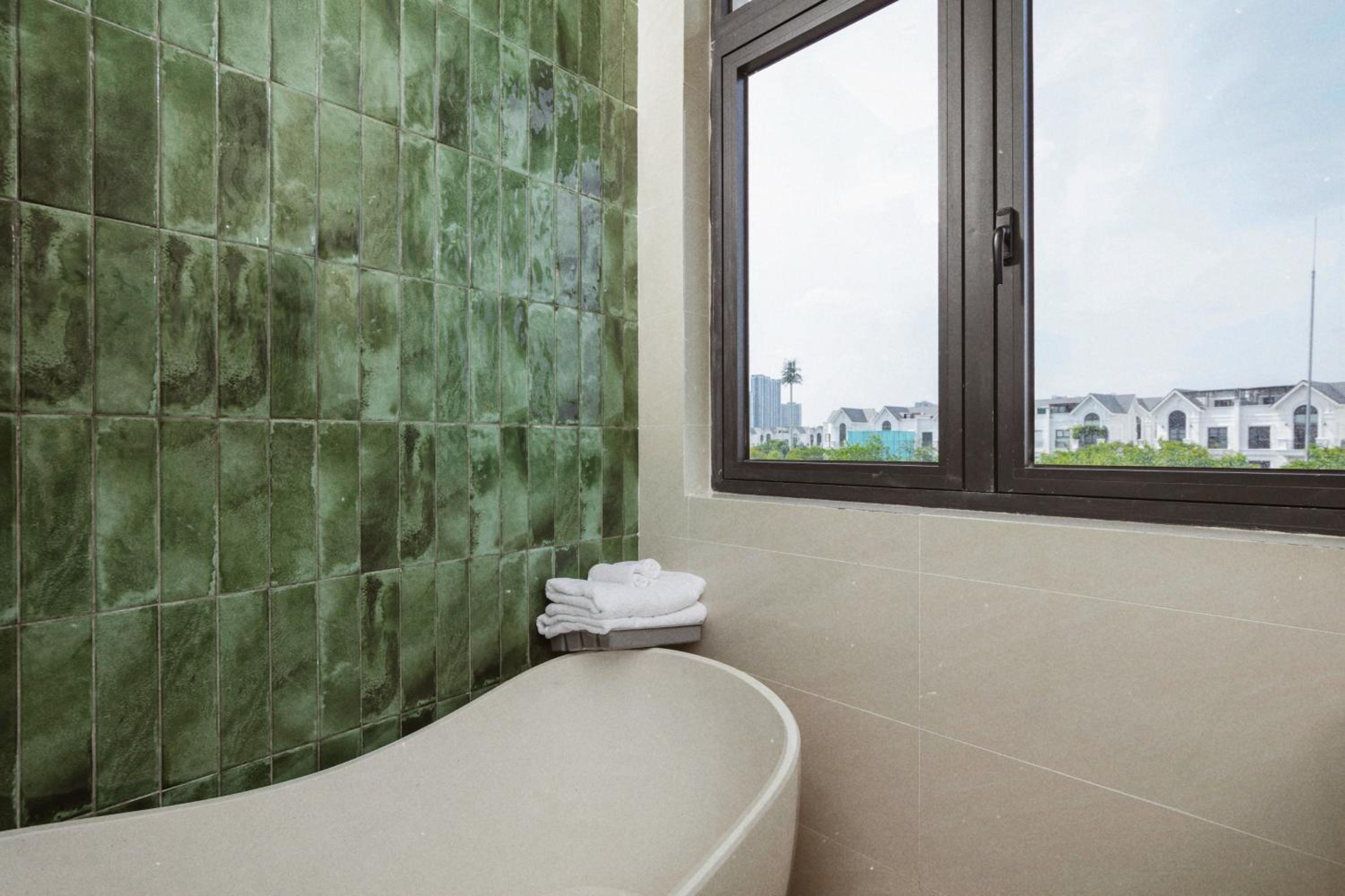 High Ser-Apt -Warmly & Spacious- Peaceful- Bathtub- Greenview- Nearly bus stop- 30mins by car to HanoiOldQuater - Vinhomes OceanPark