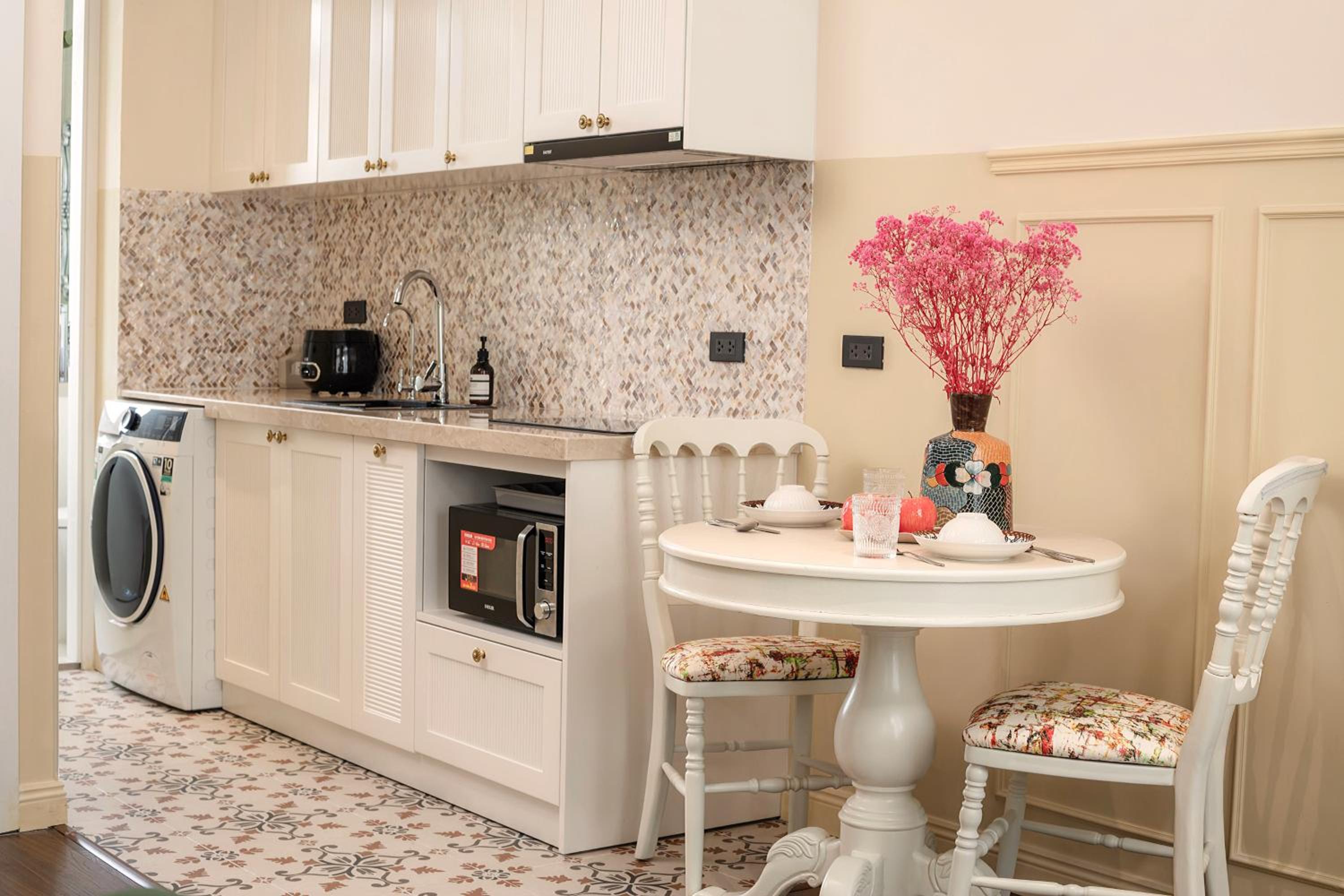High Ser-Apt -Warmly & Spacious- Peaceful- Bathtub- Greenview- Nearly bus stop- 30mins by car to HanoiOldQuater - Vinhomes OceanPark
