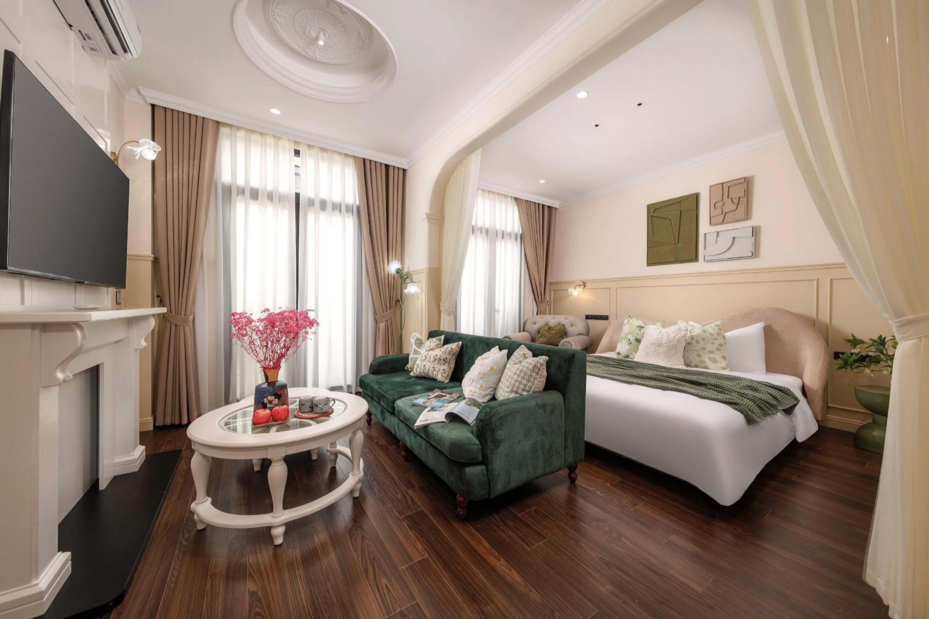 High Ser-Apt -Warmly & Spacious- Peaceful- Bathtub- Greenview- Nearly bus stop- 30mins by car to HanoiOldQuater - Vinhomes OceanPark