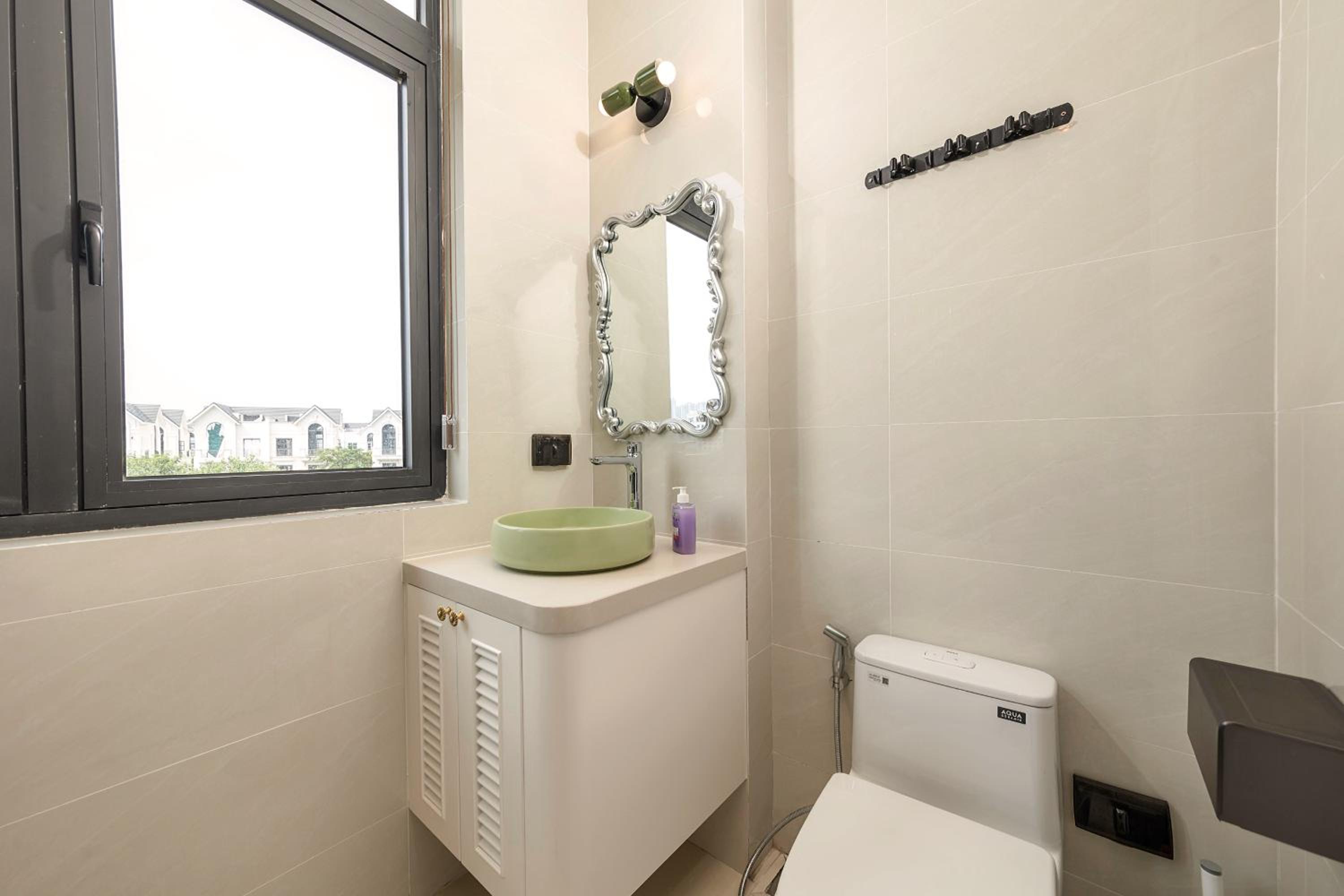 High Ser-Apt -Warmly & Spacious- Peaceful- Bathtub- Greenview- Nearly bus stop- 30mins by car to HanoiOldQuater - Vinhomes OceanPark