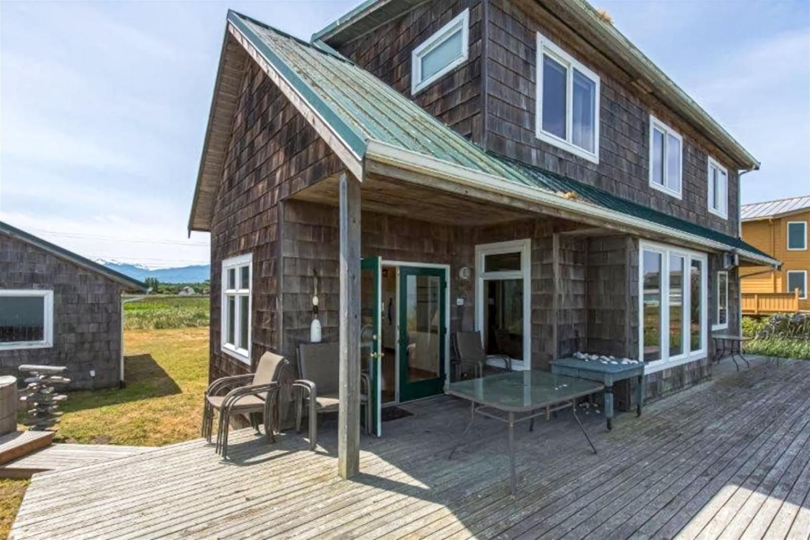 Sq Dungeness Bay Beach House view 3