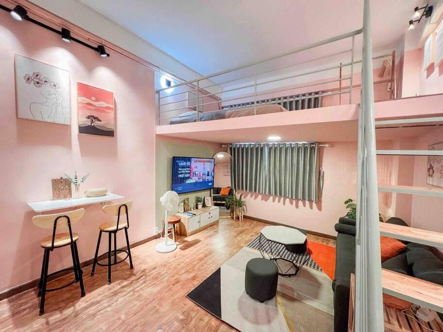 Glorious CENTRAL Loft - Near BenThanh Market - Walk to METRO