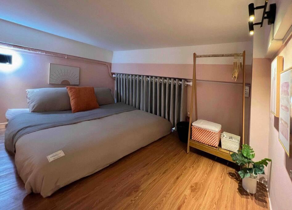 Glorious CENTRAL Loft - Near BenThanh Market - Walk to METRO