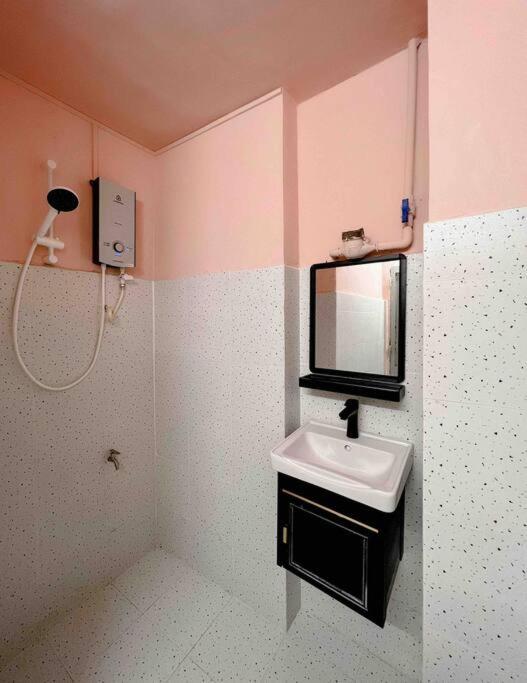 Glorious CENTRAL Loft - Near BenThanh Market - Walk to METRO