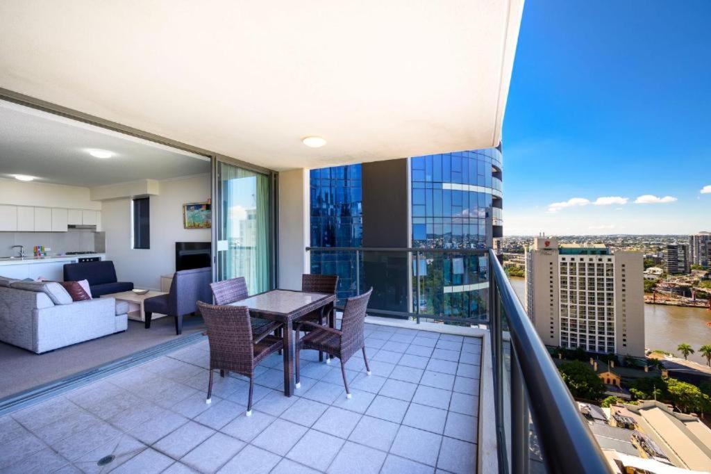 CBD Luxury with River & Botanic Garden Views from Spacious Balcony