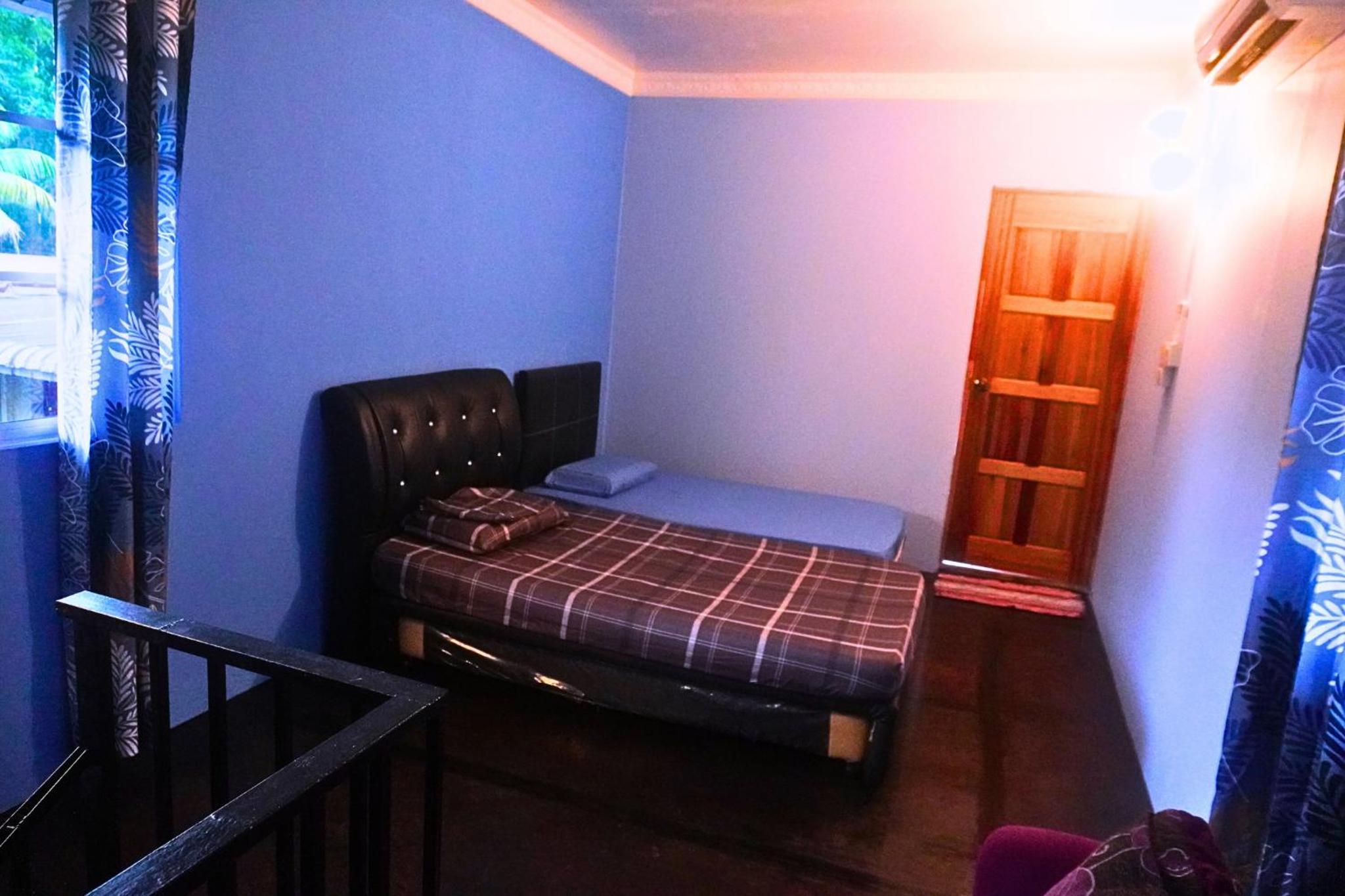 Kiansom Homestay - Waterfall etc