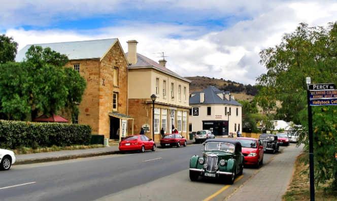 The Baker's Cottage in the Heart of Richmond Sleeps 6
