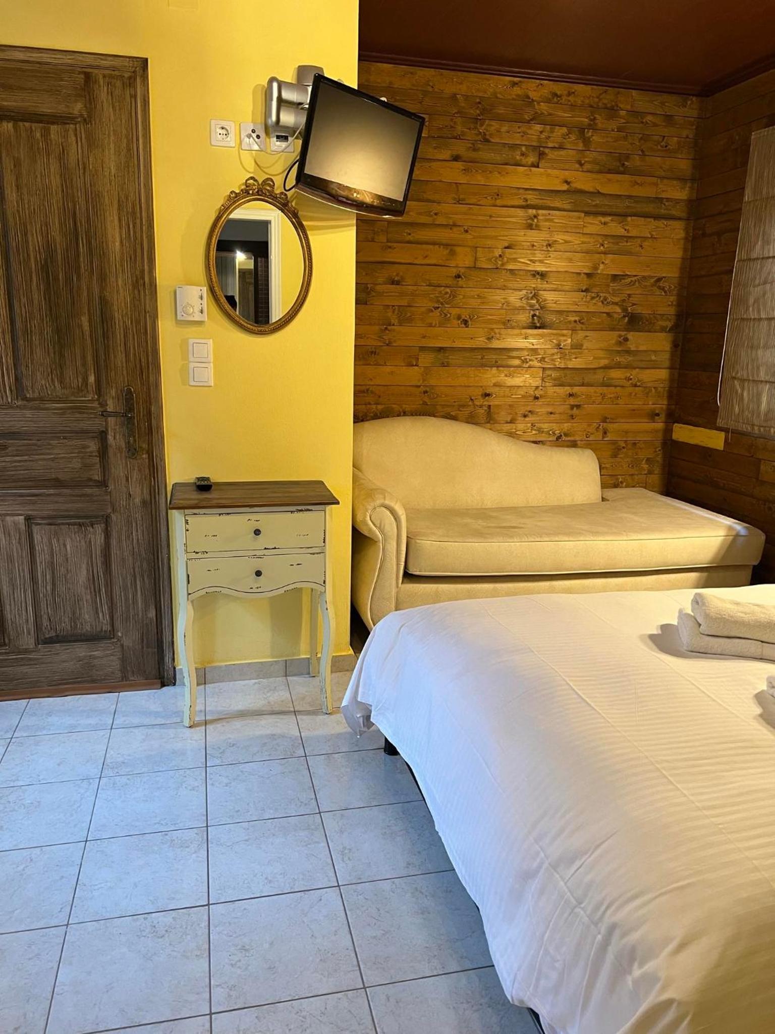 Ikojenia Traditional Lodge