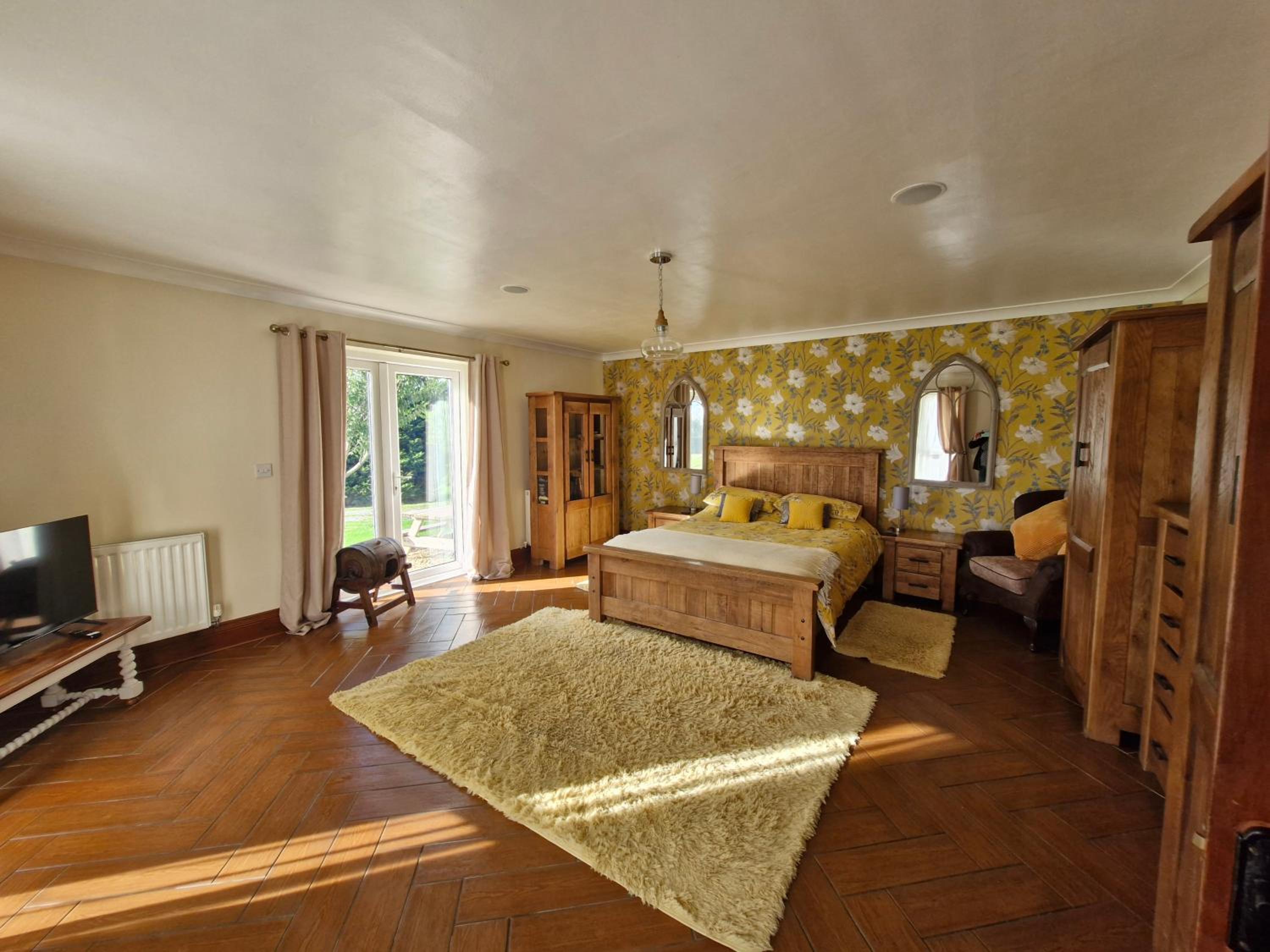 Romantic rural cottage, log burner, Smart TV early check in ,large gardens view 4
