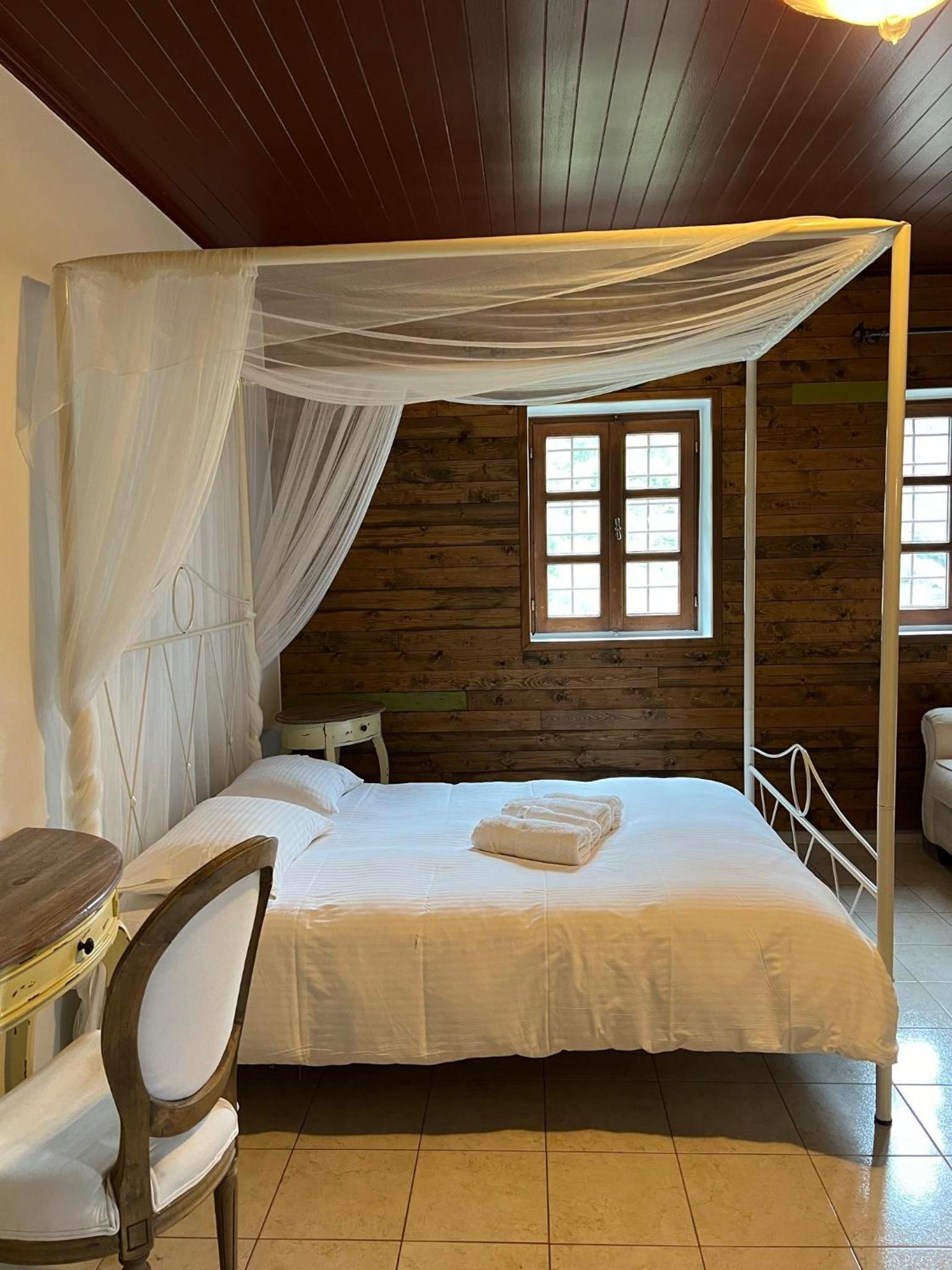 Ikojenia Traditional Lodge
