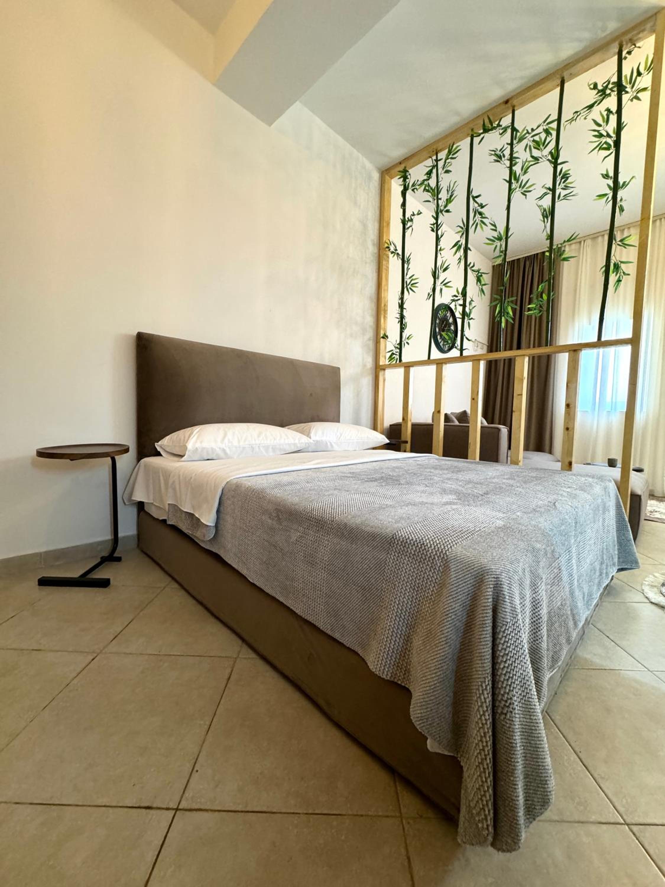 5 New Central Comfy Apartments