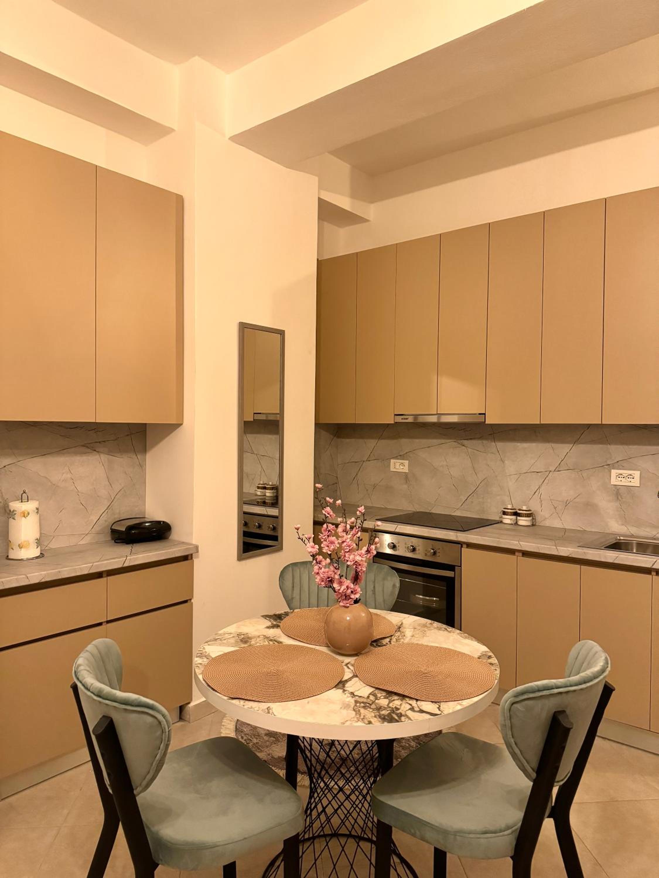 5 New Central Comfy Apartments