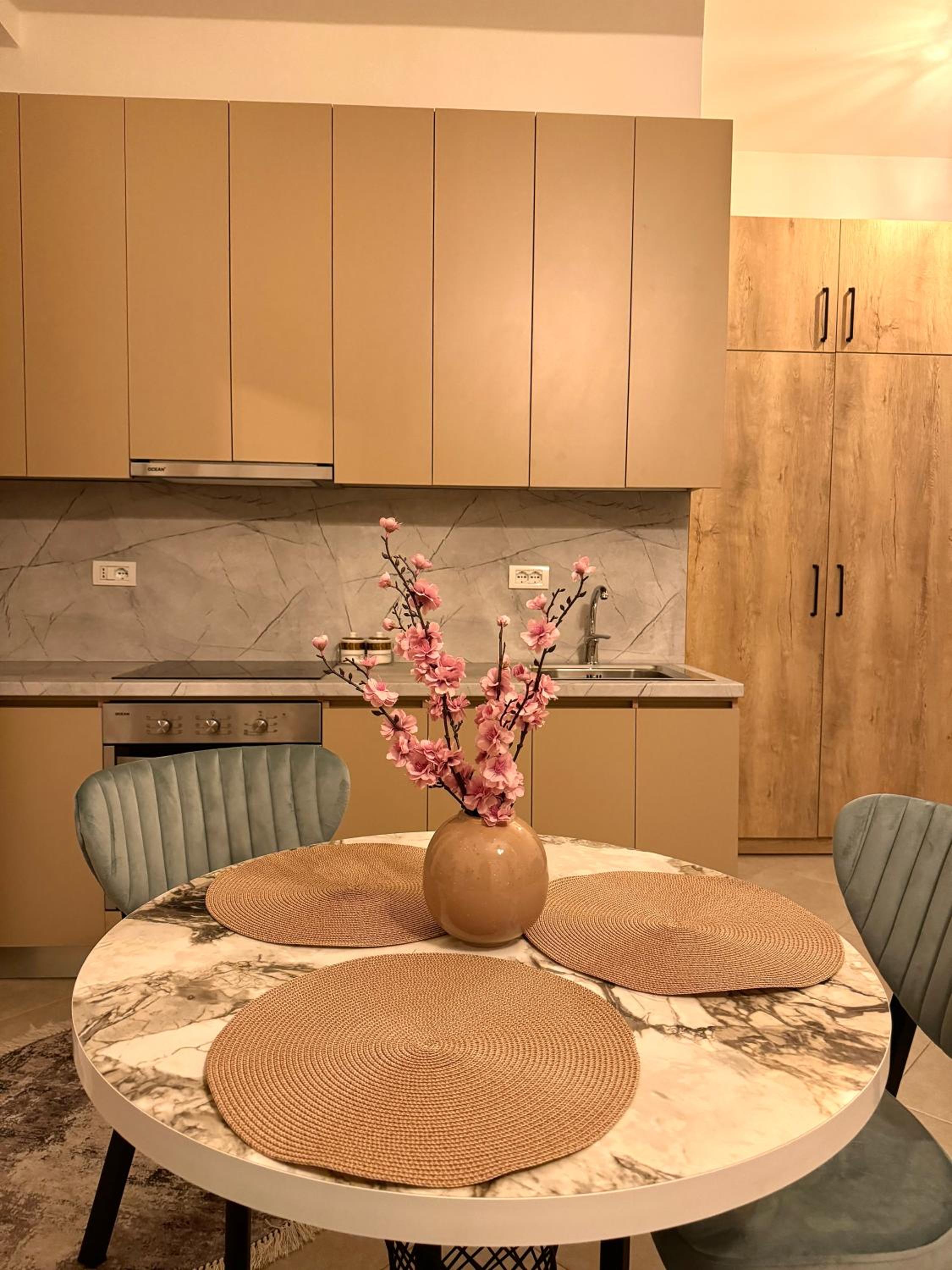 5 New Central Comfy Apartments