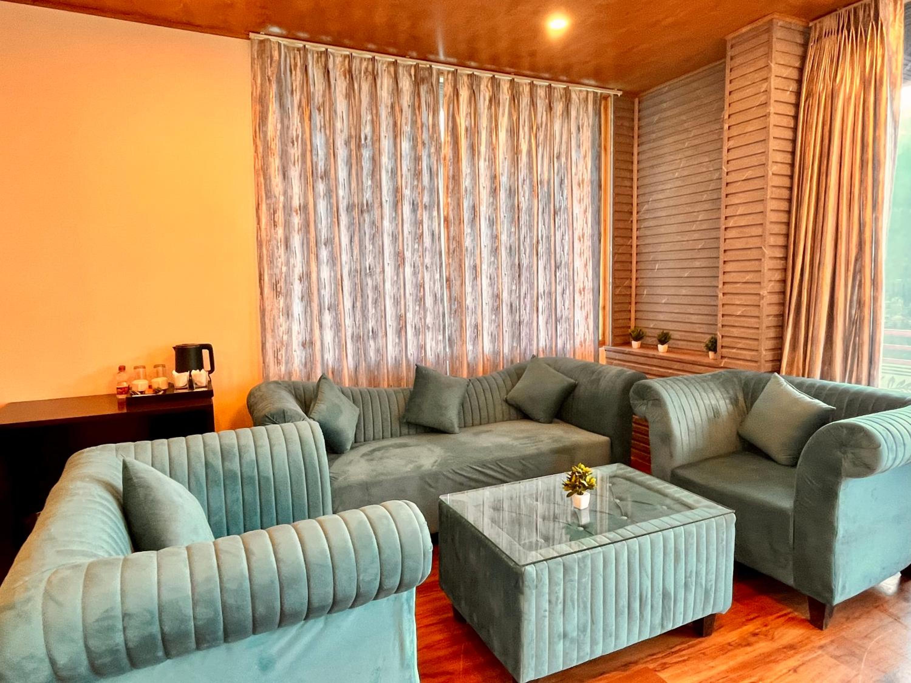 Naina Deventure Resort, Manali - Premium Rooms with Centrally Heated & Scenic View view 3