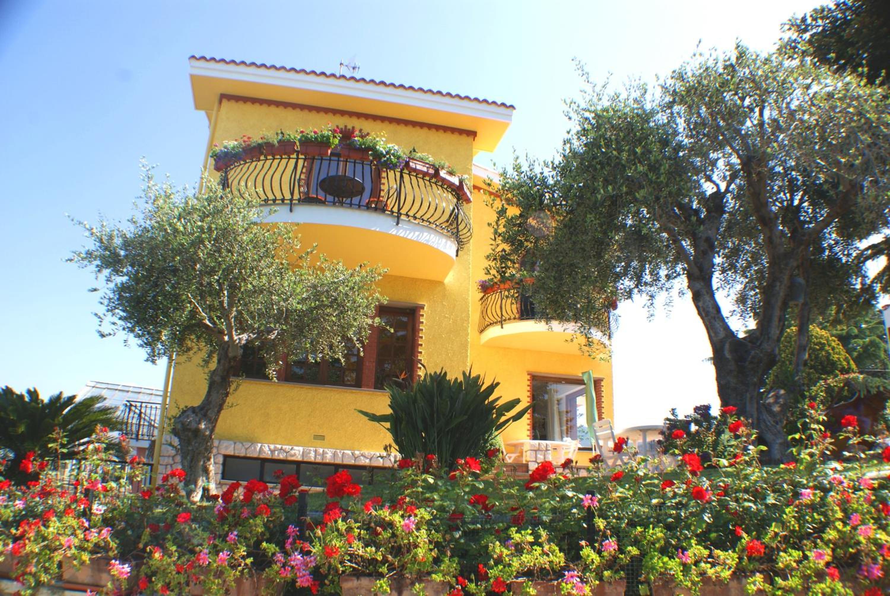 Hotel Villa Gaia - Luxury Villa, pool & wellness rooms - Image 1