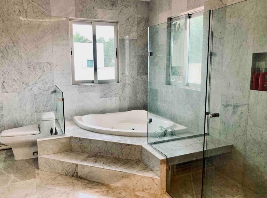 Cancun Prime All-Inclusive Mansion - Luxury Priv Suite W Whirlpool Tub