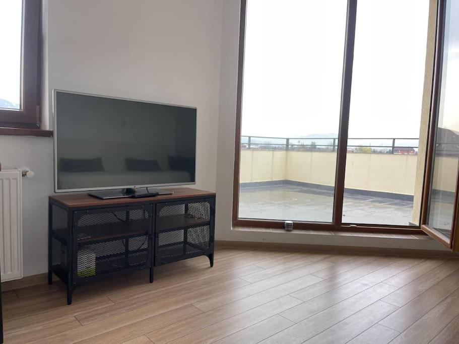 Apartment with terrace & Mountain View in Tractorul