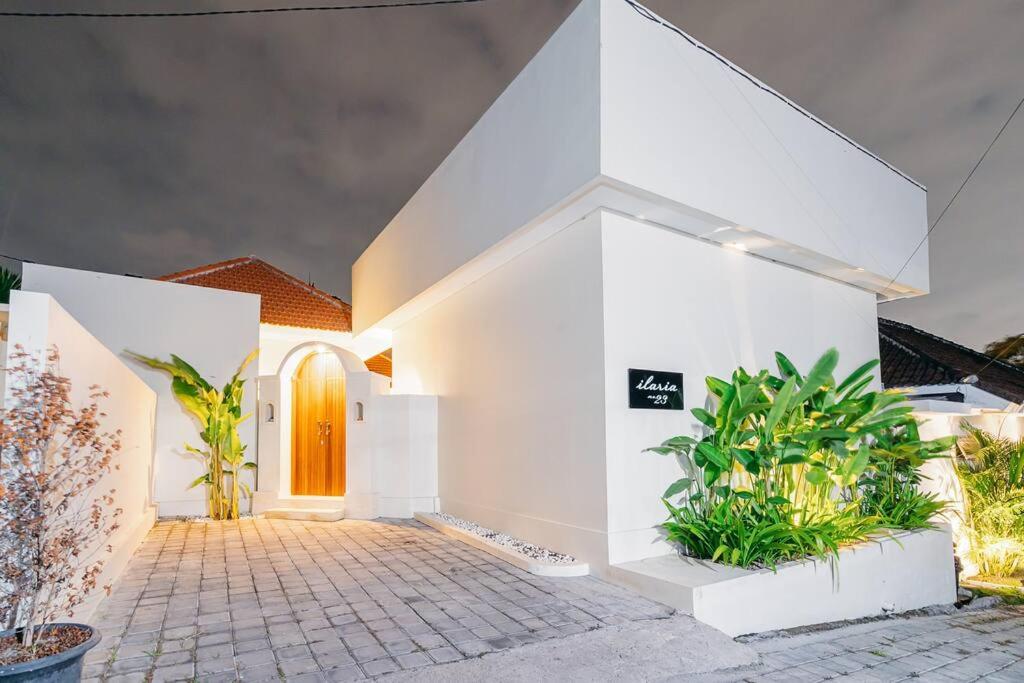 Ilaria - 8 Min From The Beach, Modern Tropical Villa with Rooftop view 3
