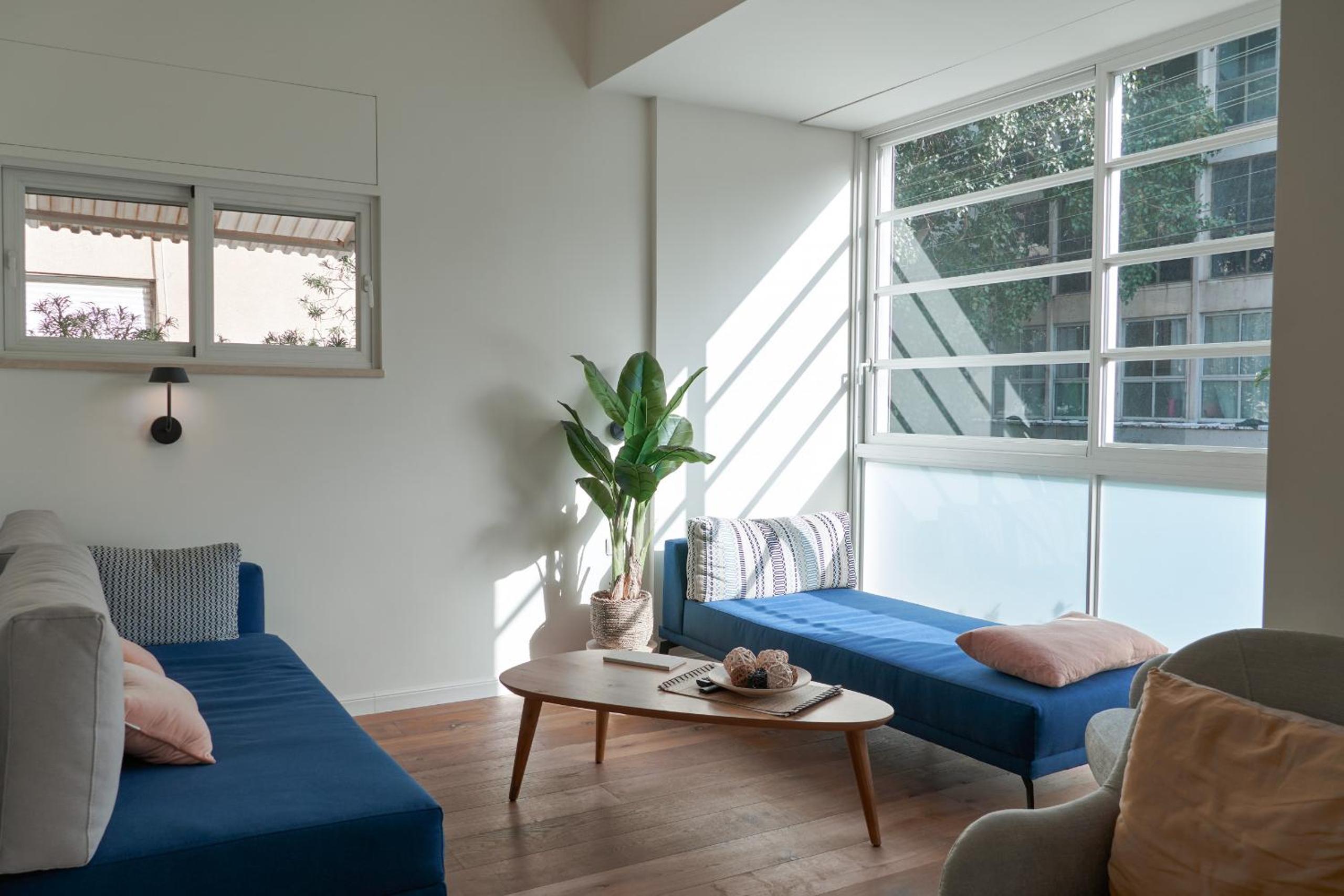 Refined Gordon Apartment With Balcony By Feelhome