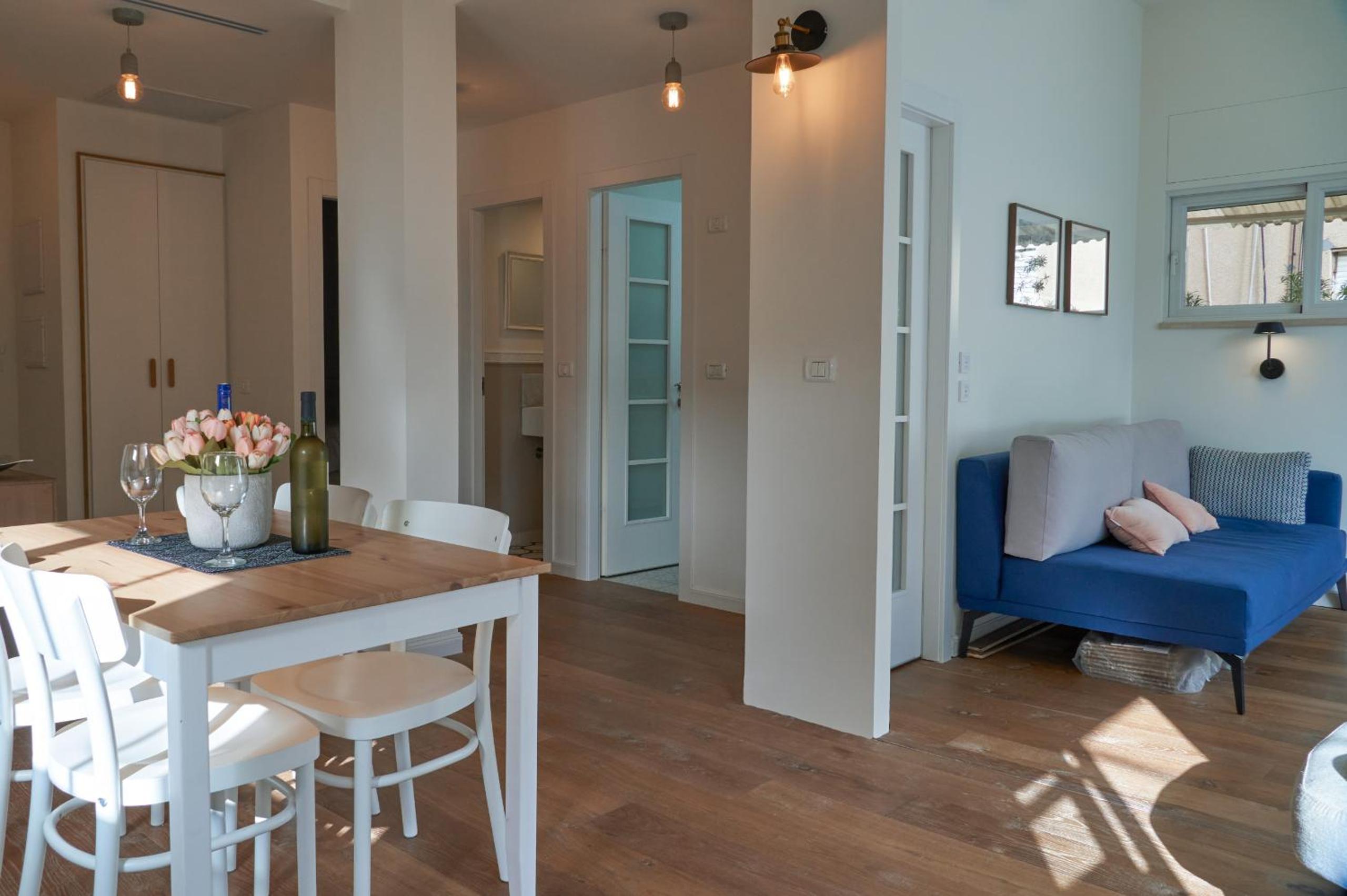 Refined Gordon Apartment With Balcony By Feelhome