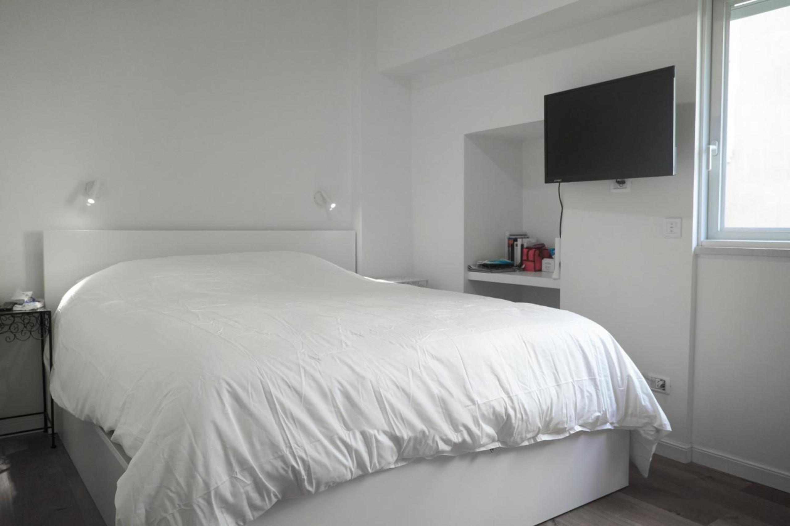 Refined Gordon Apartment With Balcony By Feelhome
