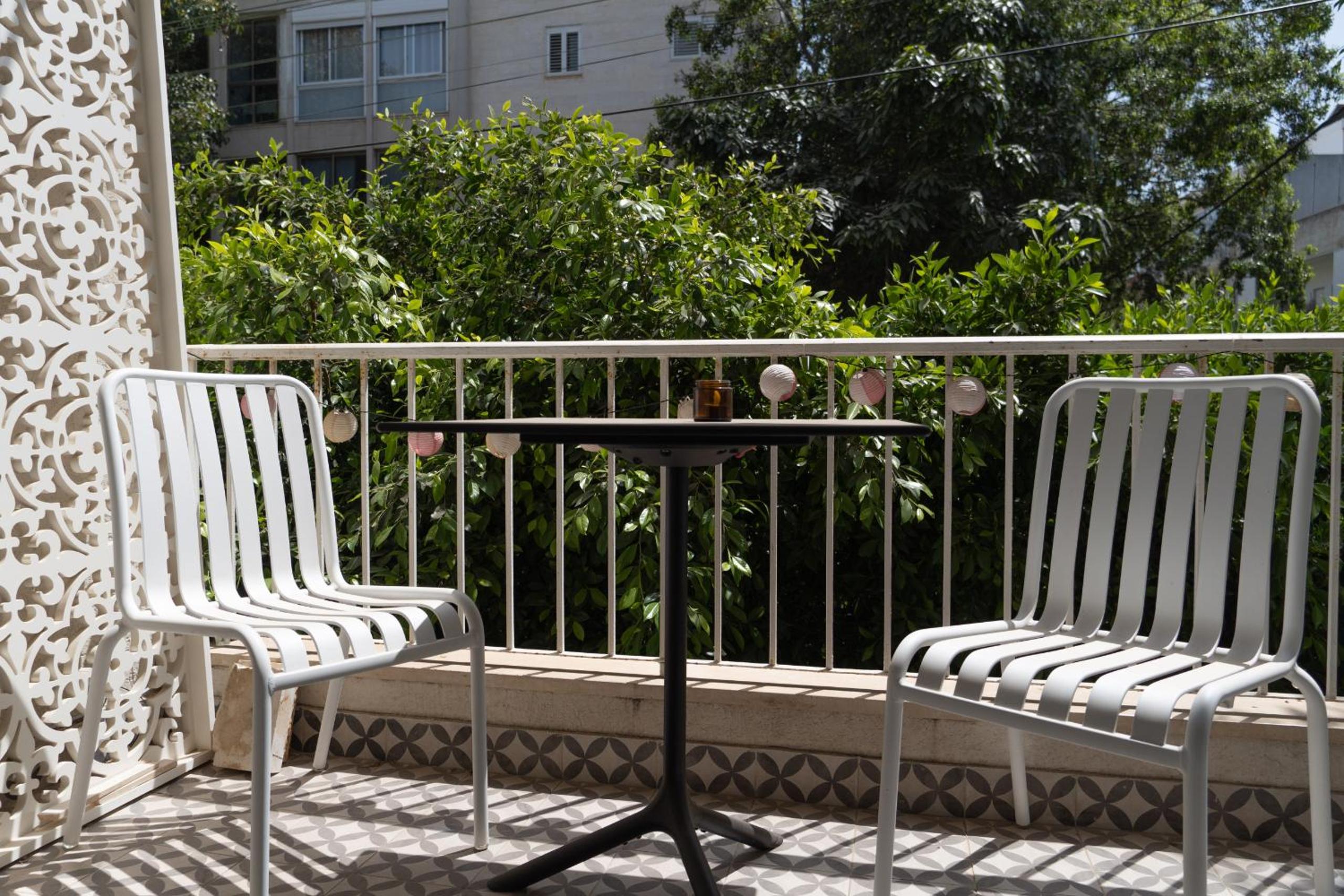 Refined Gordon Apartment With Balcony By Feelhome