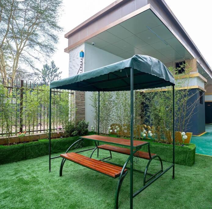 Executive 2br Kileleshwa GYM andpool view 5