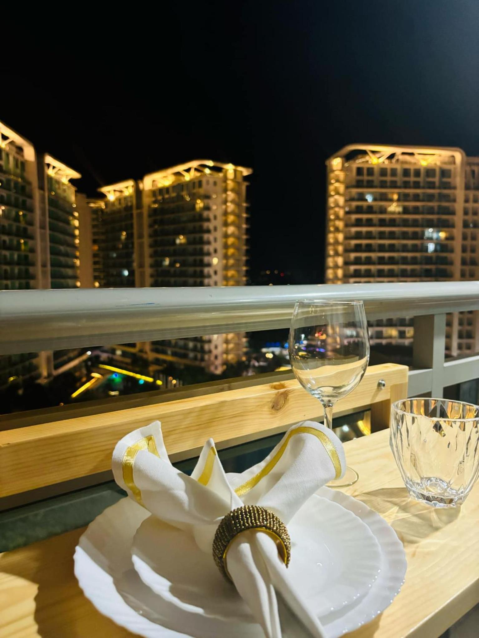 Manila Urban Resort at Azure