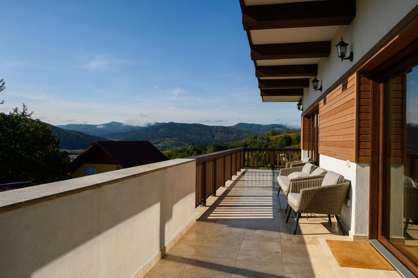Chalet First Hill