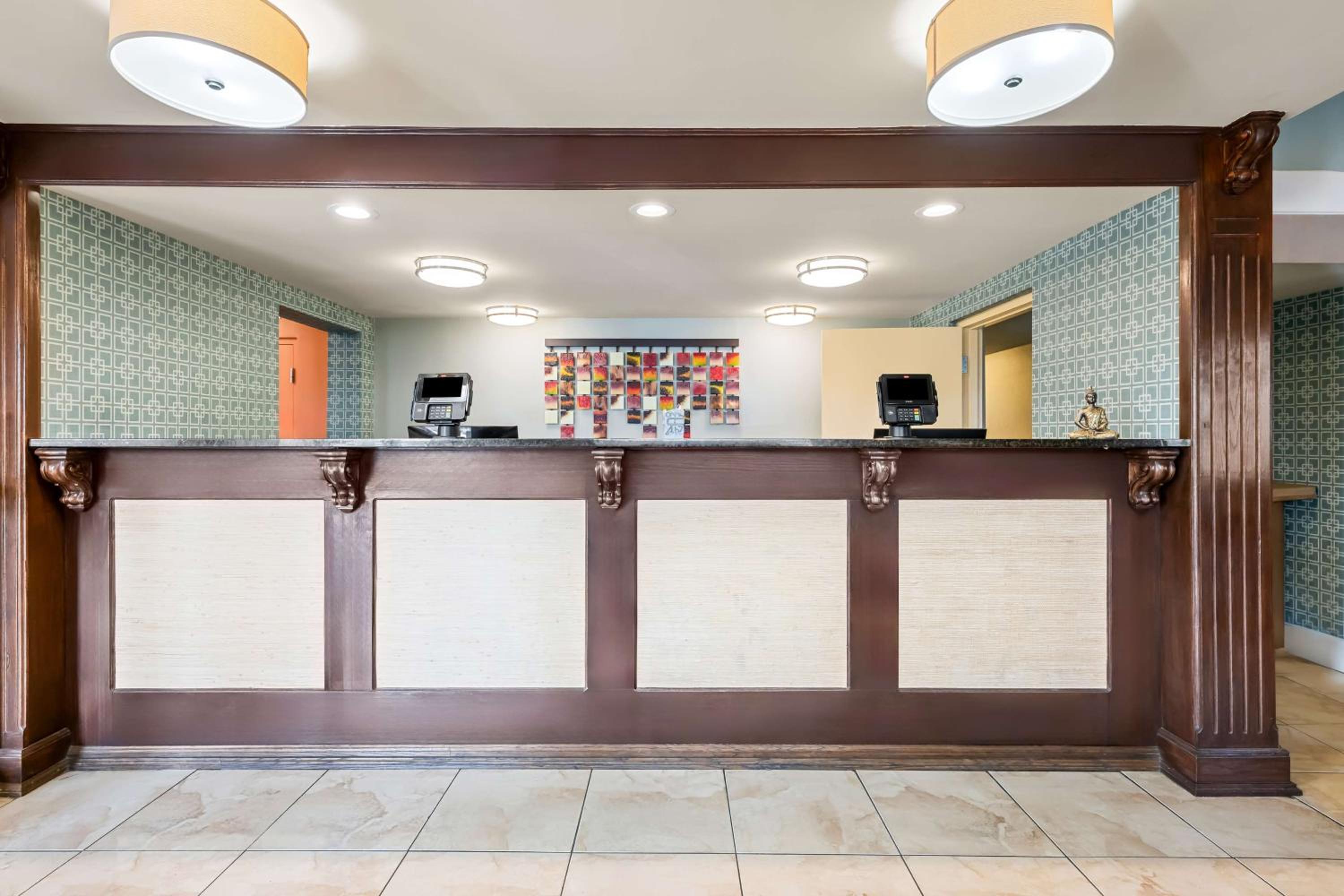 Columbus Vacations - Best Western Executive Suites - Property Image 2