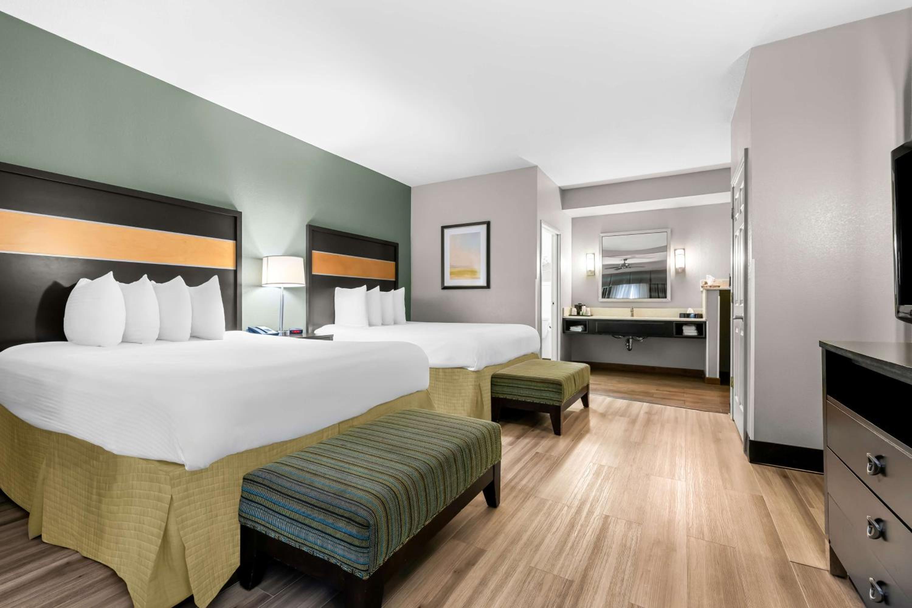 Columbus Vacations - Best Western Executive Suites - Property Image 29