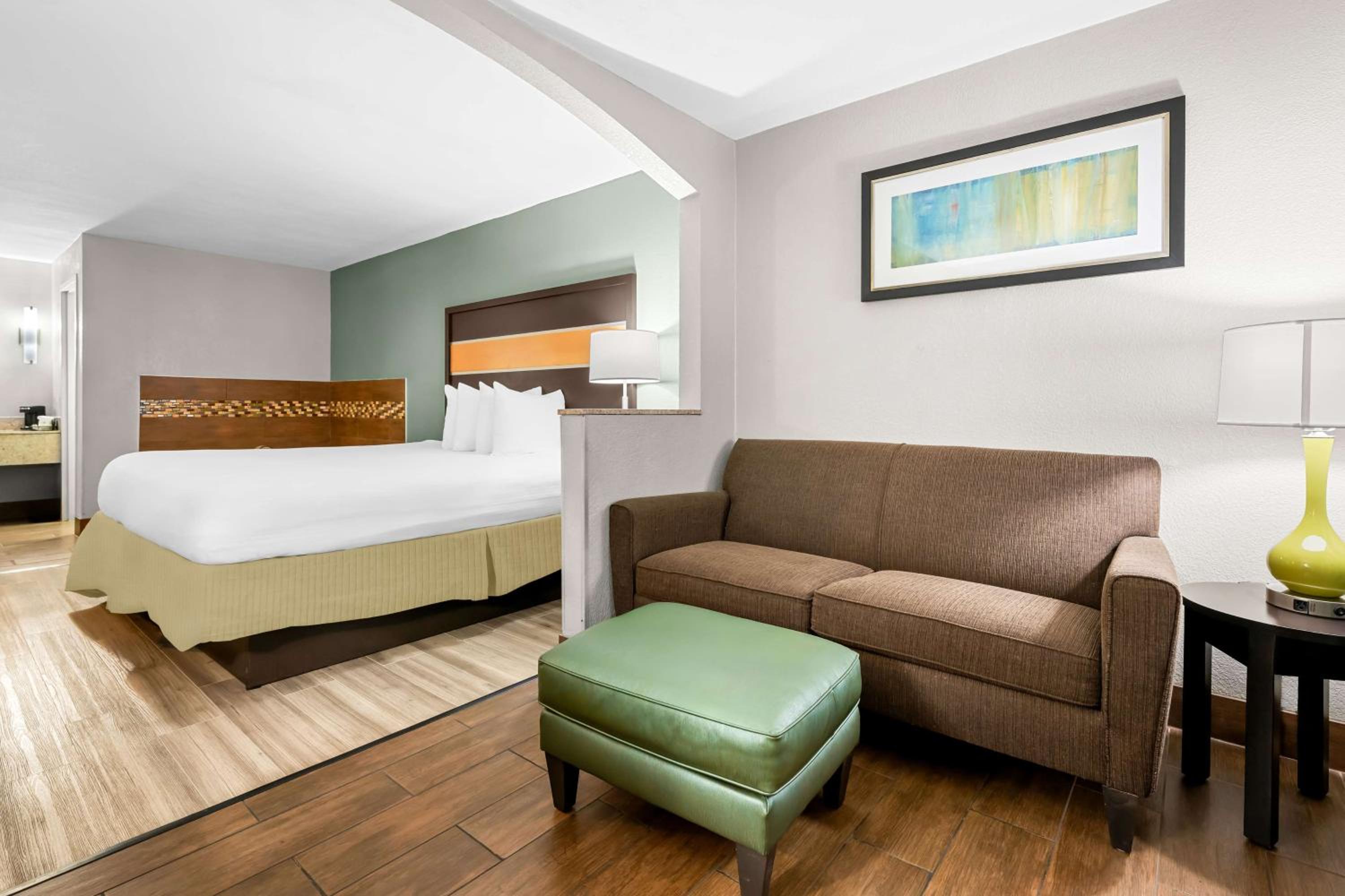 Columbus Vacations - Best Western Executive Suites - Property Image 31