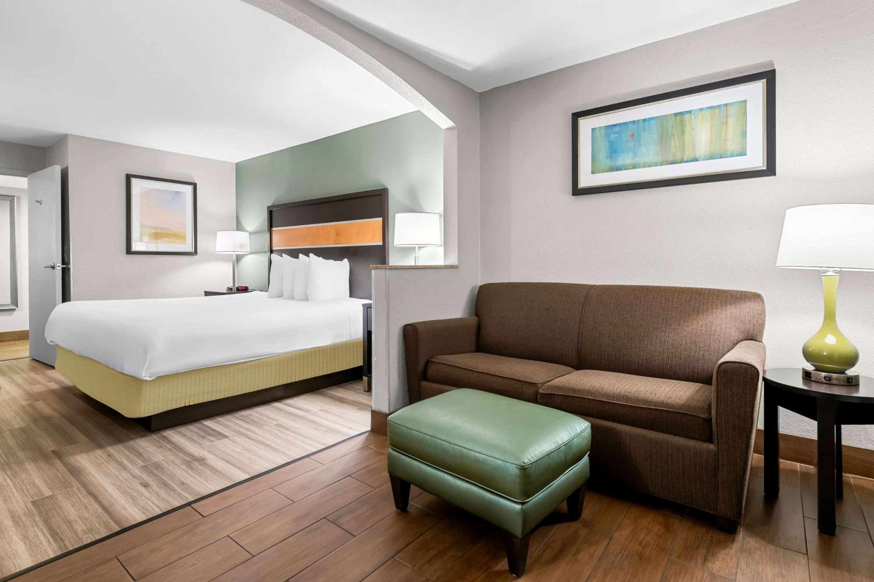 Columbus Vacations - Best Western Executive Suites - Property Image 33