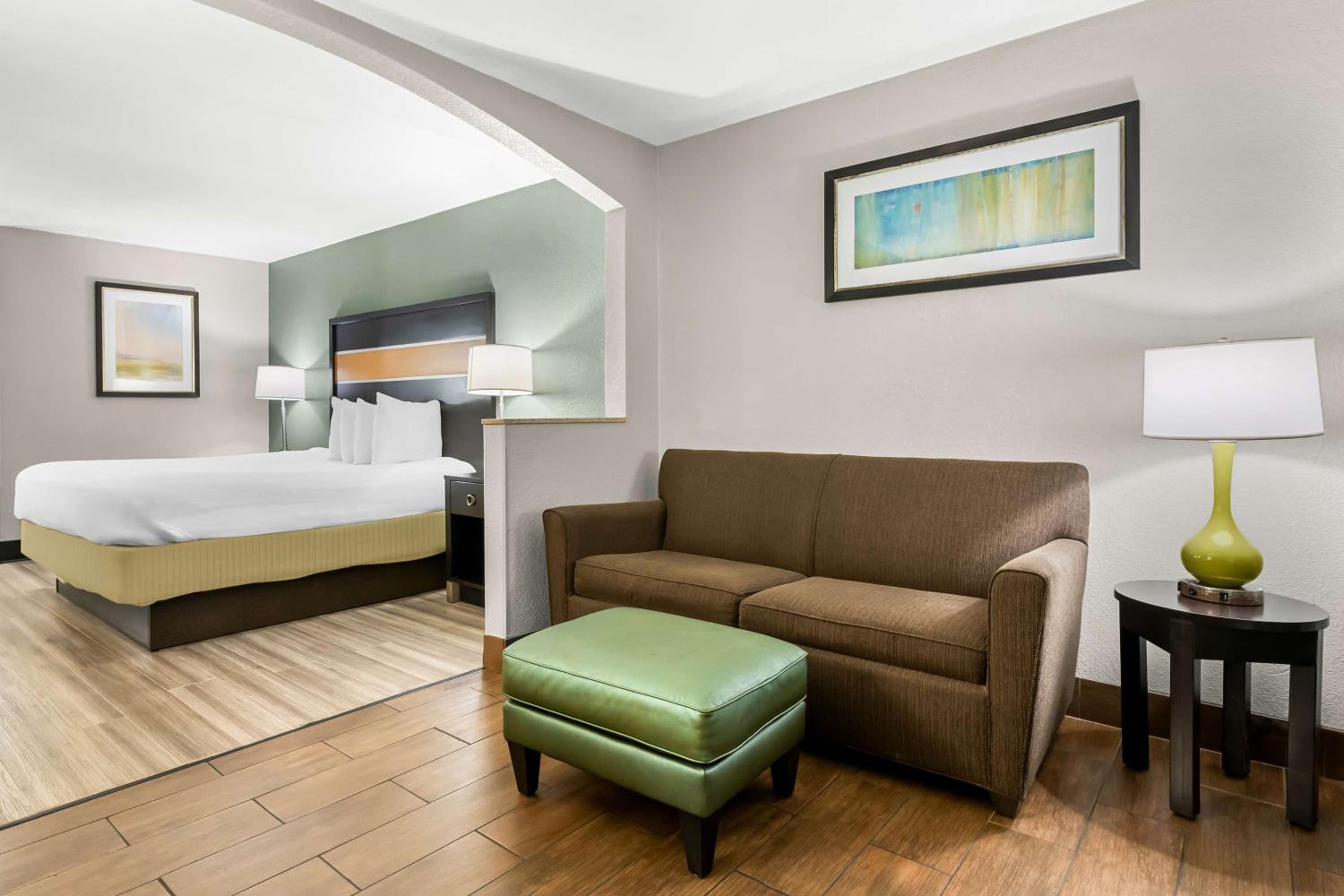 Columbus Vacations - Best Western Executive Suites - Property Image 3