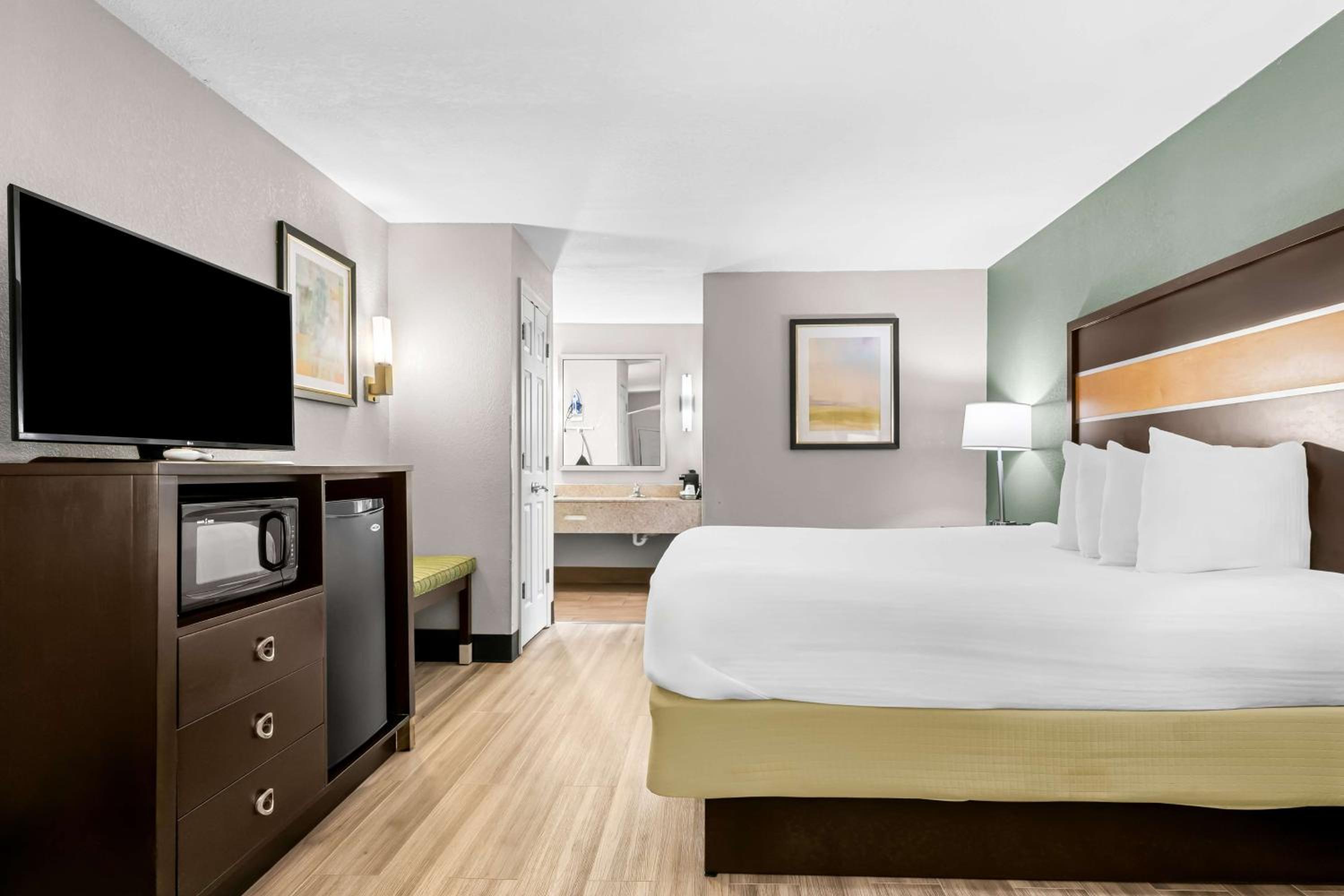 Columbus Vacations - Best Western Executive Suites - Property Image 4