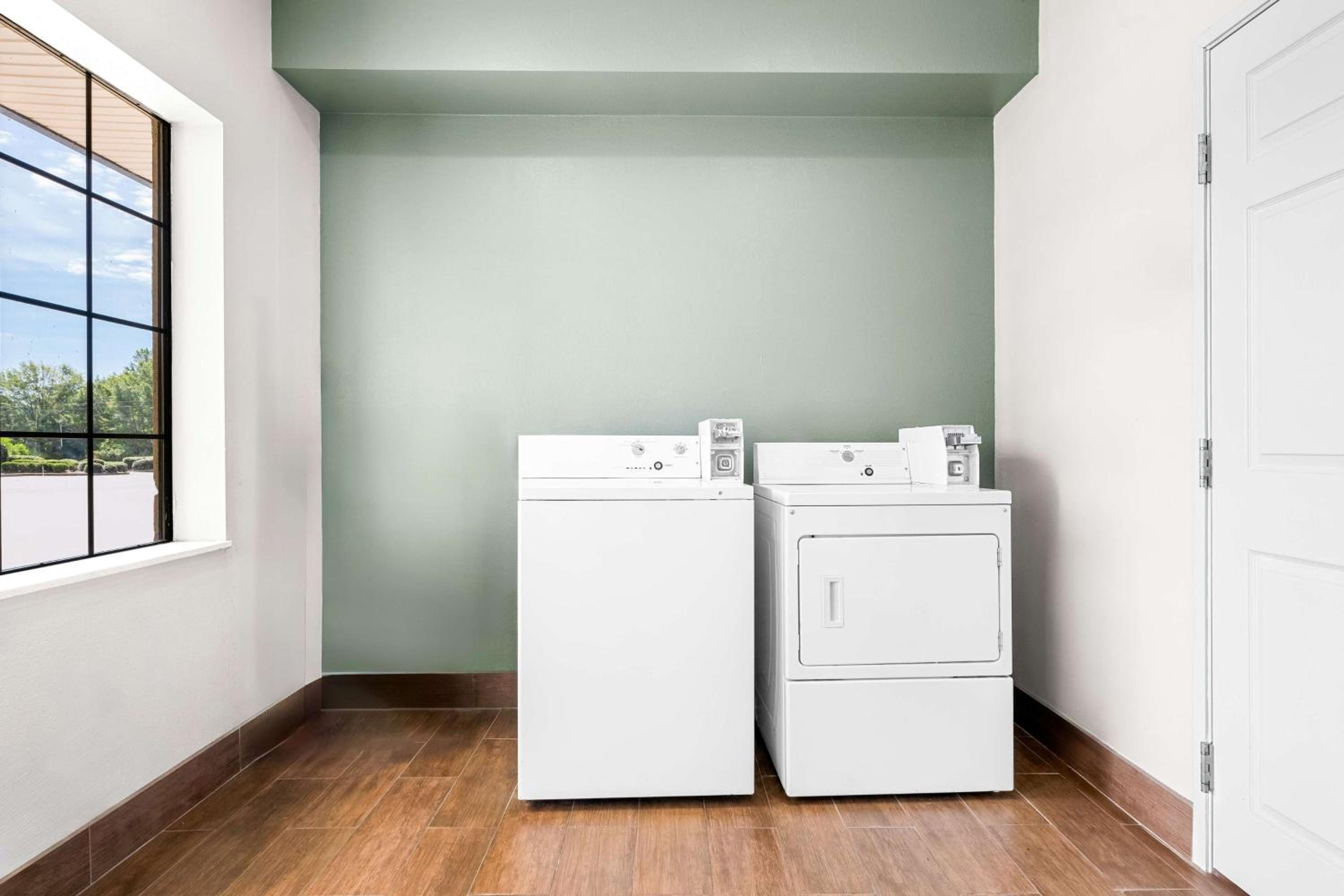 Columbus Vacations - Best Western Executive Suites - Property Image 13