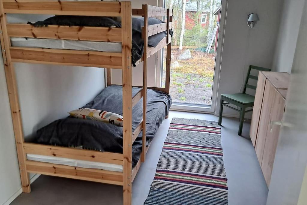 Modernia majoitusta luonnon keskellä