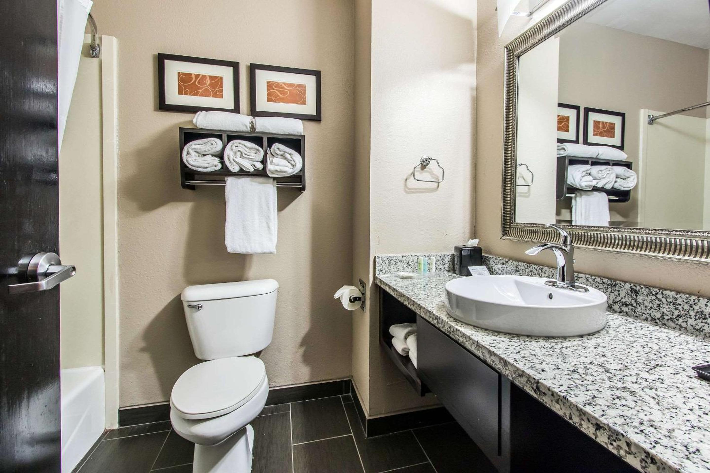 Oklahoma City Vacations - Comfort Suites Fairgrounds West - Property Image 1