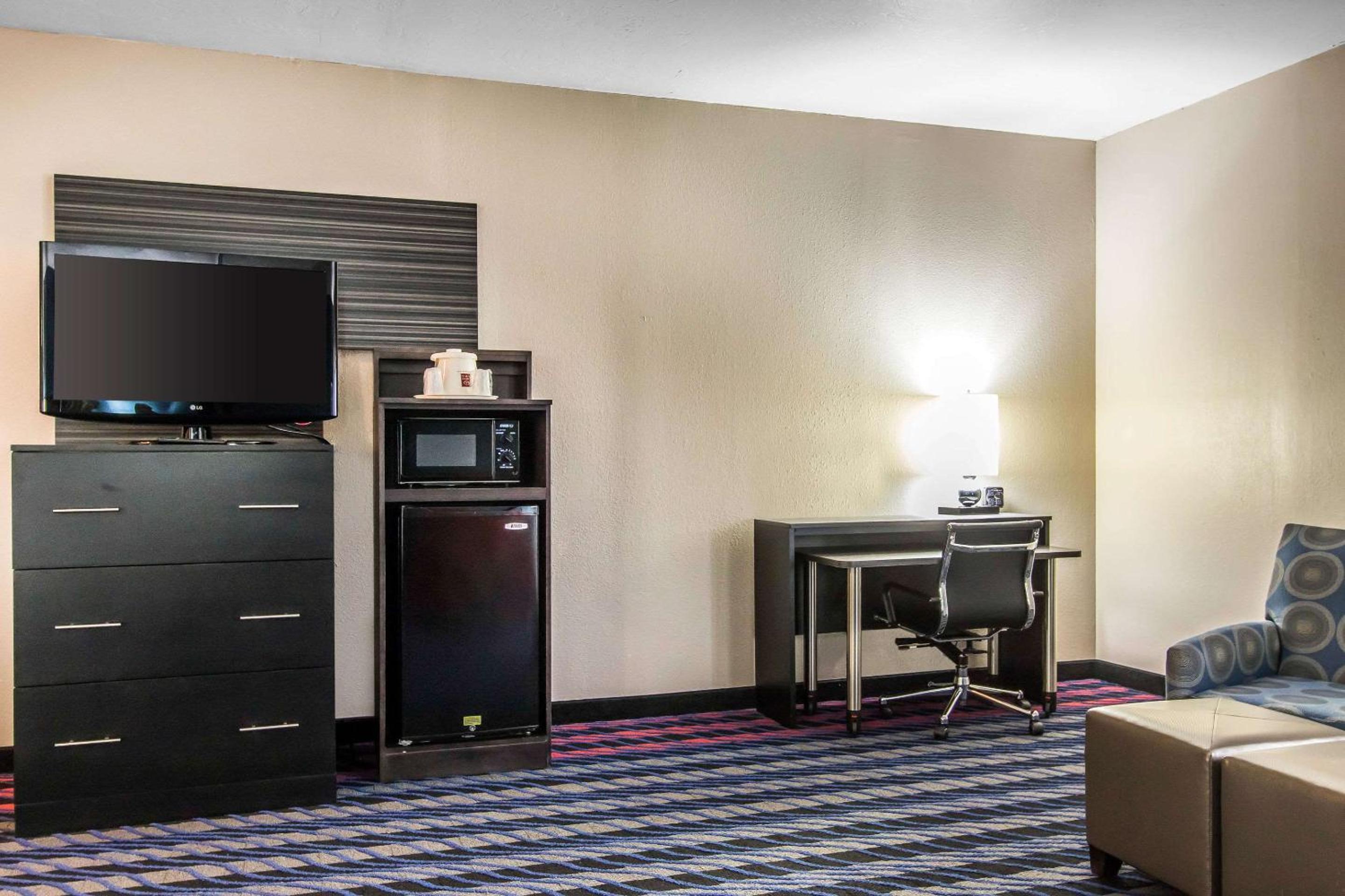 Oklahoma City Vacations - Comfort Suites Fairgrounds West - Property Image 25
