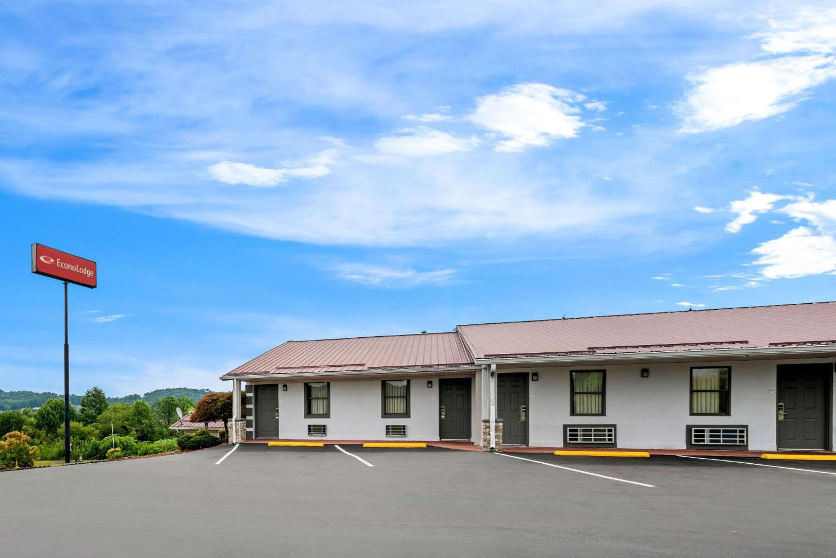 Econo Lodge Kingsport East view 2