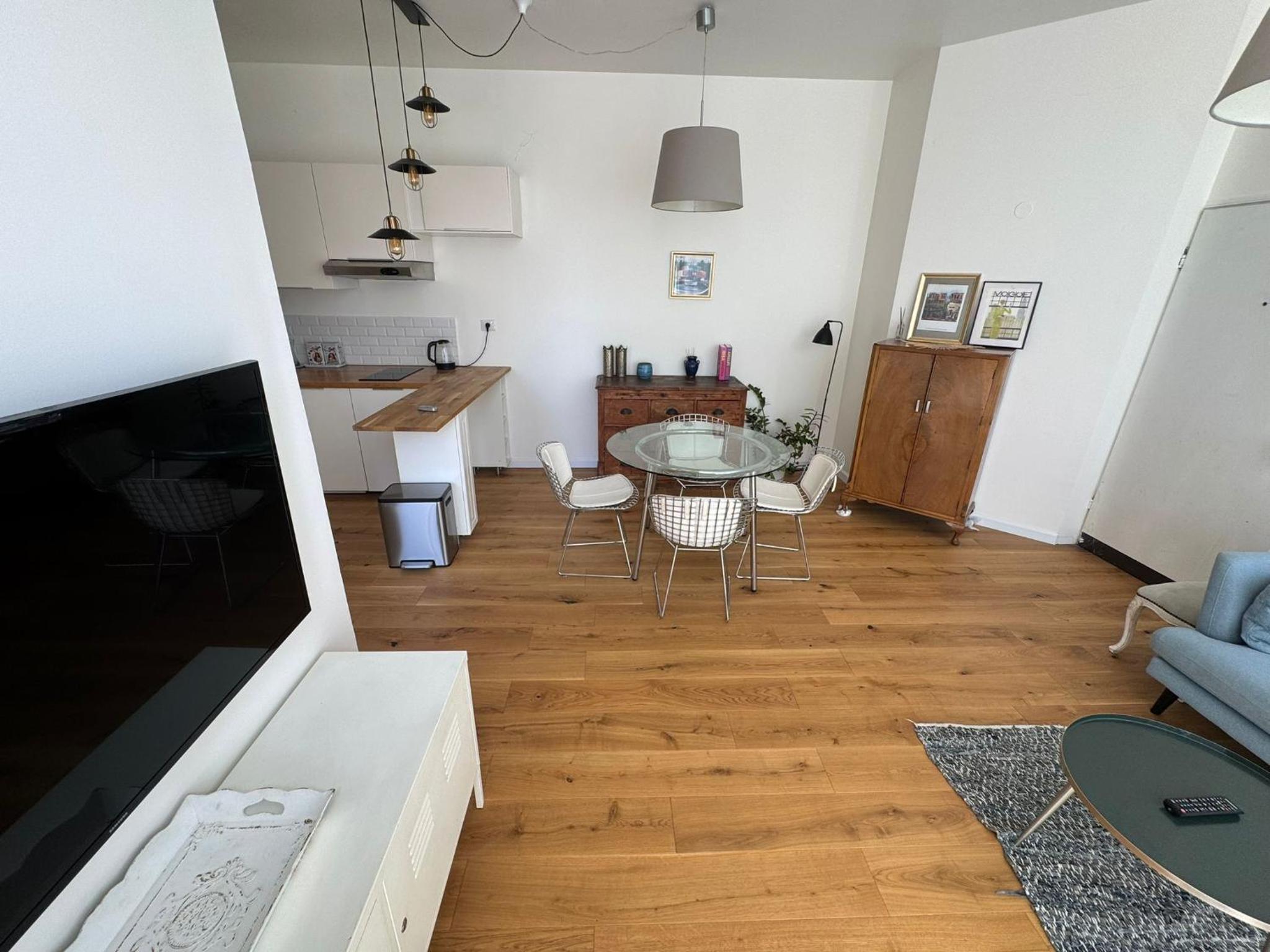 Lovely 2Br With Balcony At Gordon Beach view 2