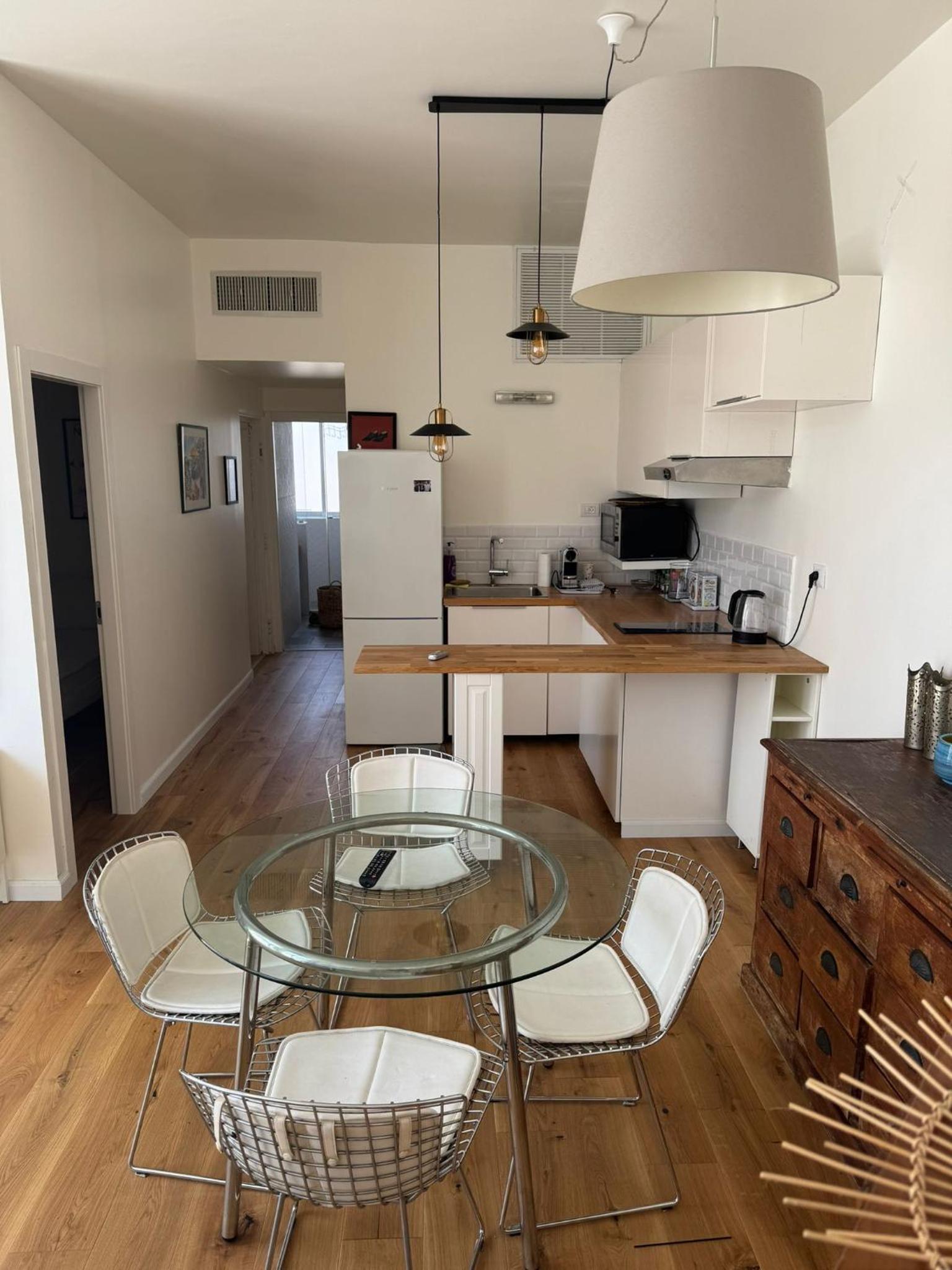 Lovely 2Br With Balcony At Gordon Beach view 3