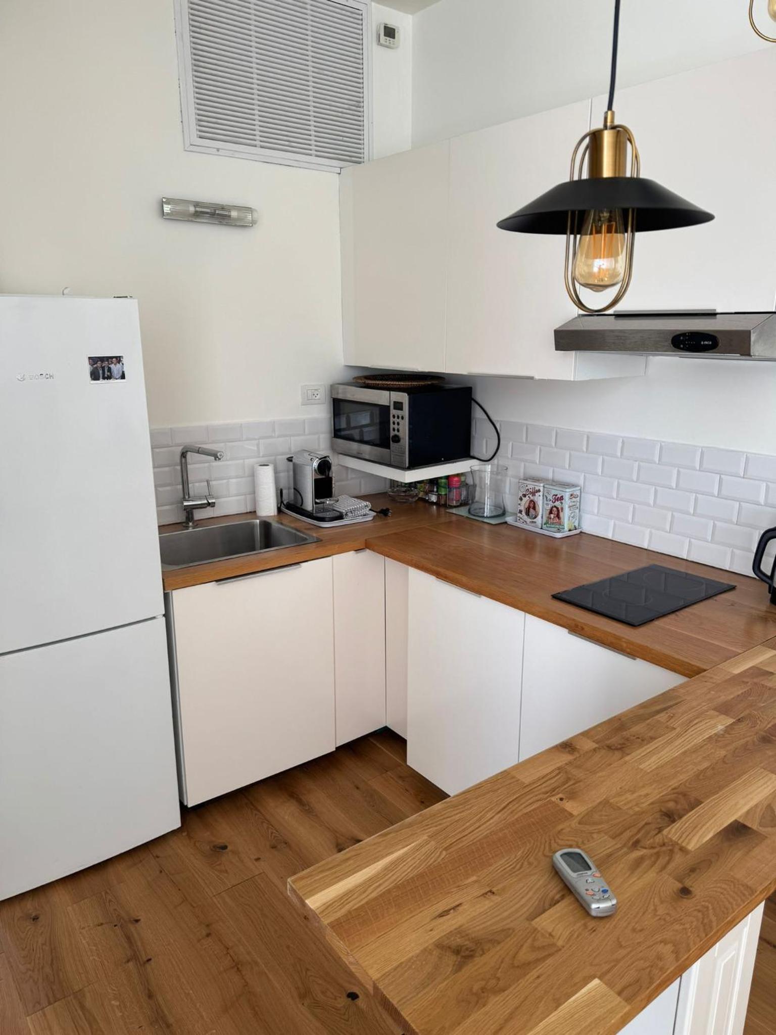 Lovely 2Br With Balcony At Gordon Beach view 4