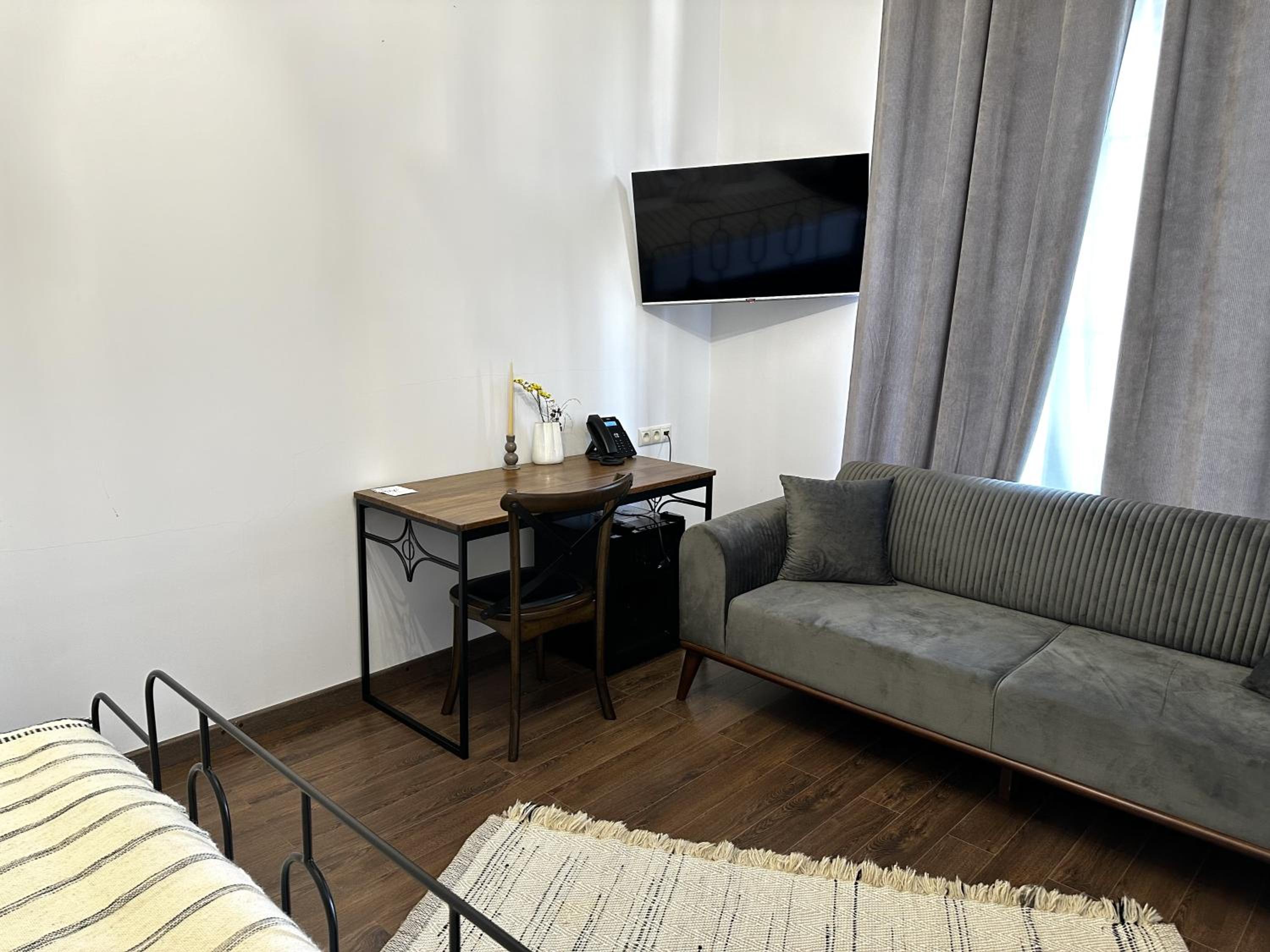REDROOF Goris Boutique Hotel