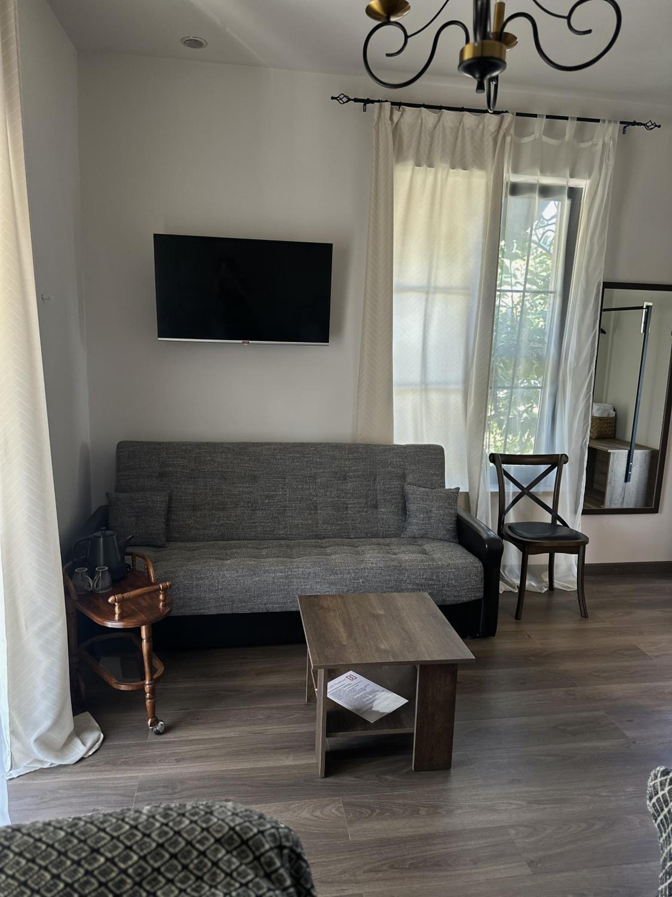 REDROOF Goris Boutique Hotel