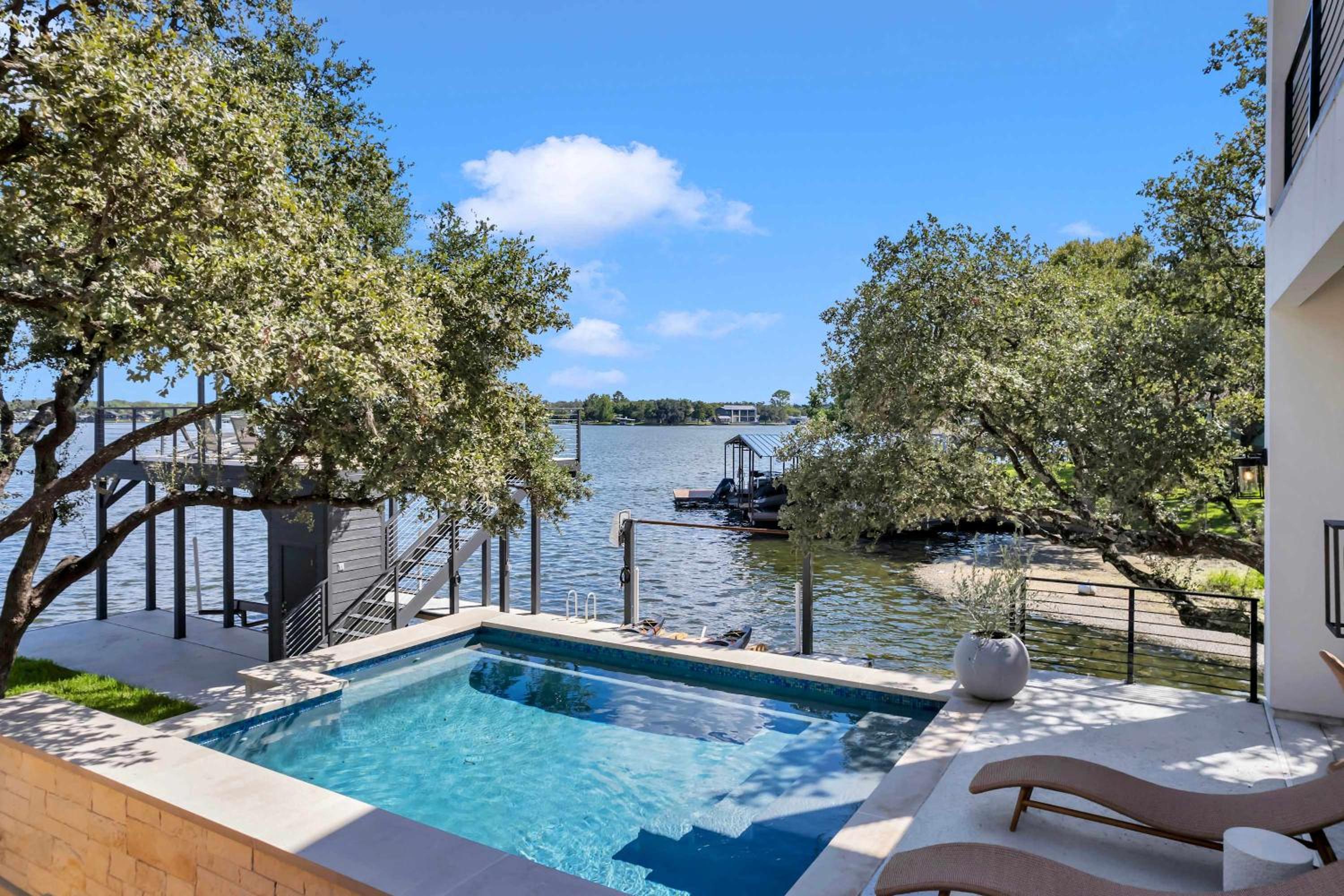 The Live Oaks at Highland Haven with Concierge Services view 3