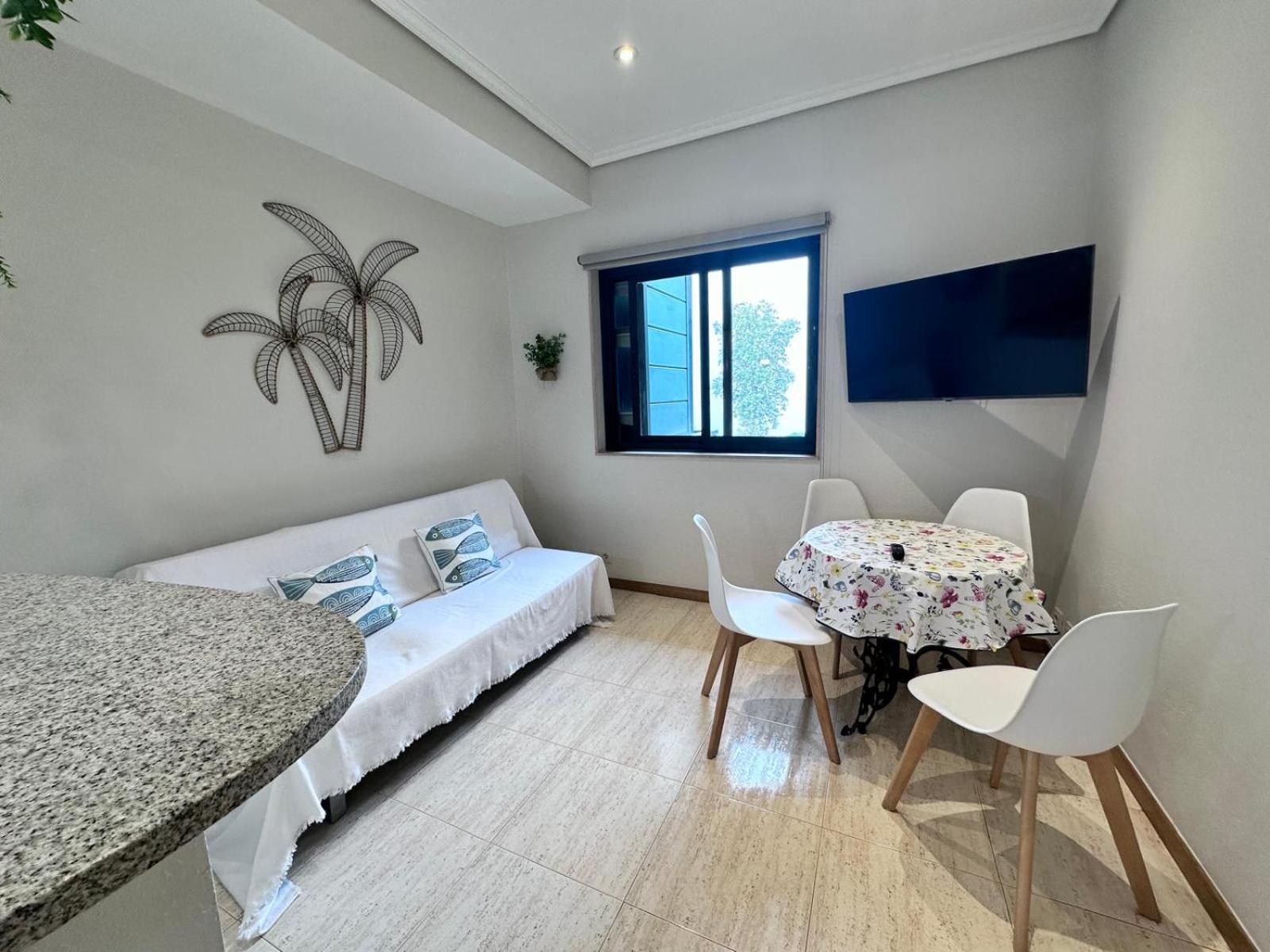 Apartamento Samil Primera Línea de Playa 2M view 2