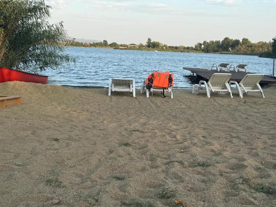 Cabana lac Apa Stefania view 3