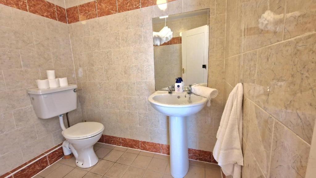 Athlone Vacations - Five Bedroom Apartment Athlone - Property Image 12